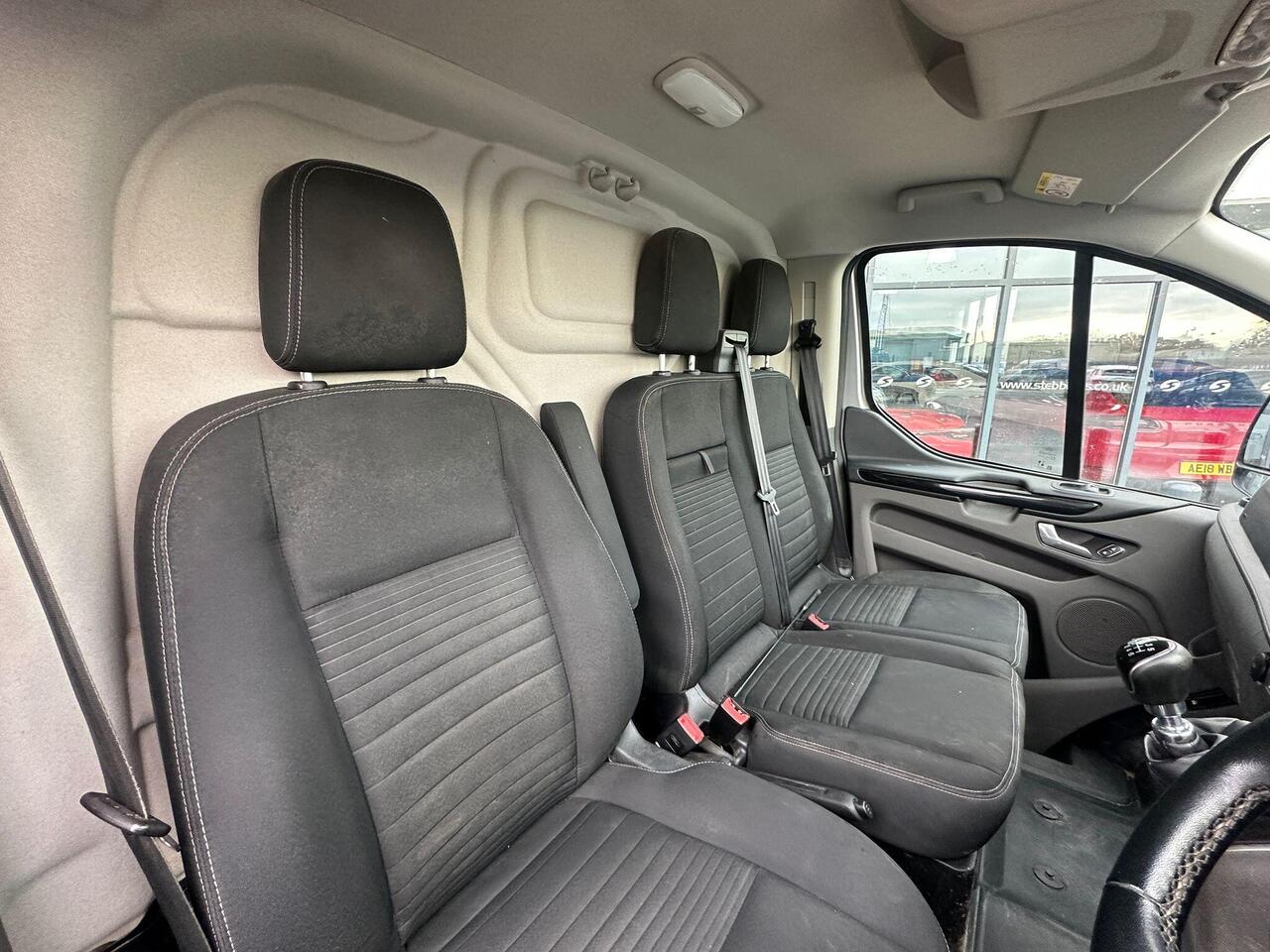 Ford Transit Custom YP22LXG