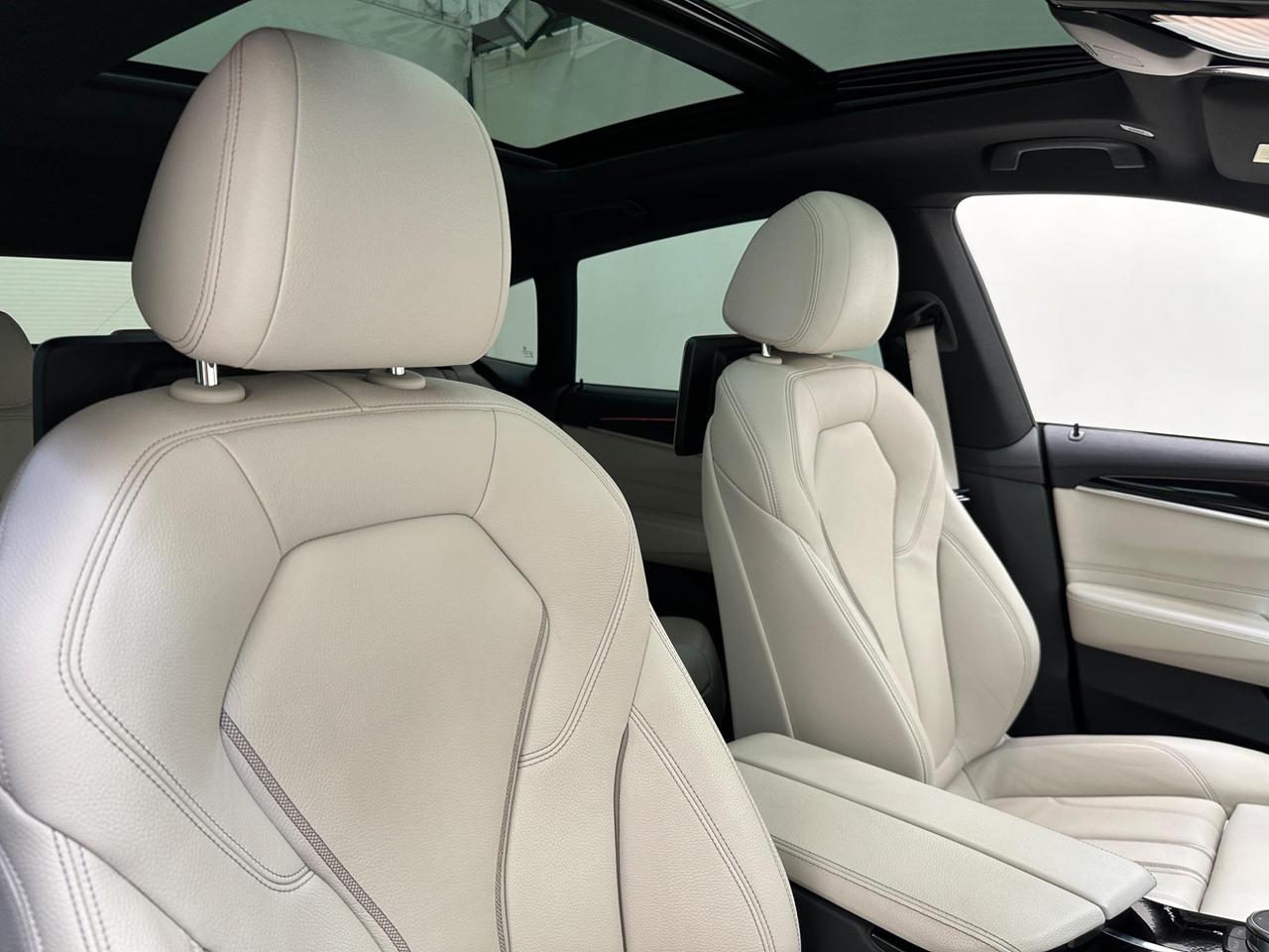 BMW 6 Series Gran Turismo YD68SYZ