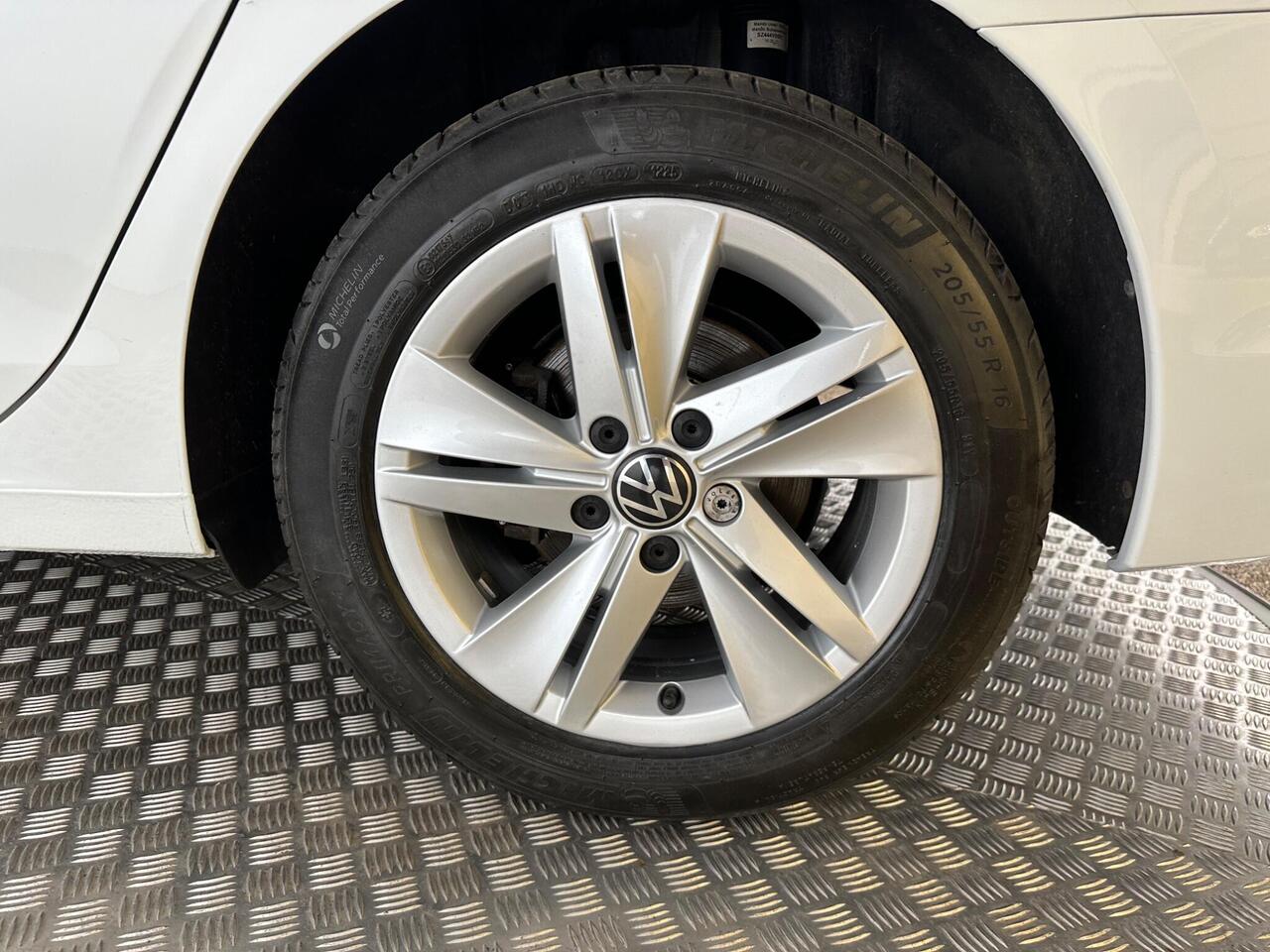 Volkswagen Golf AE73YPM