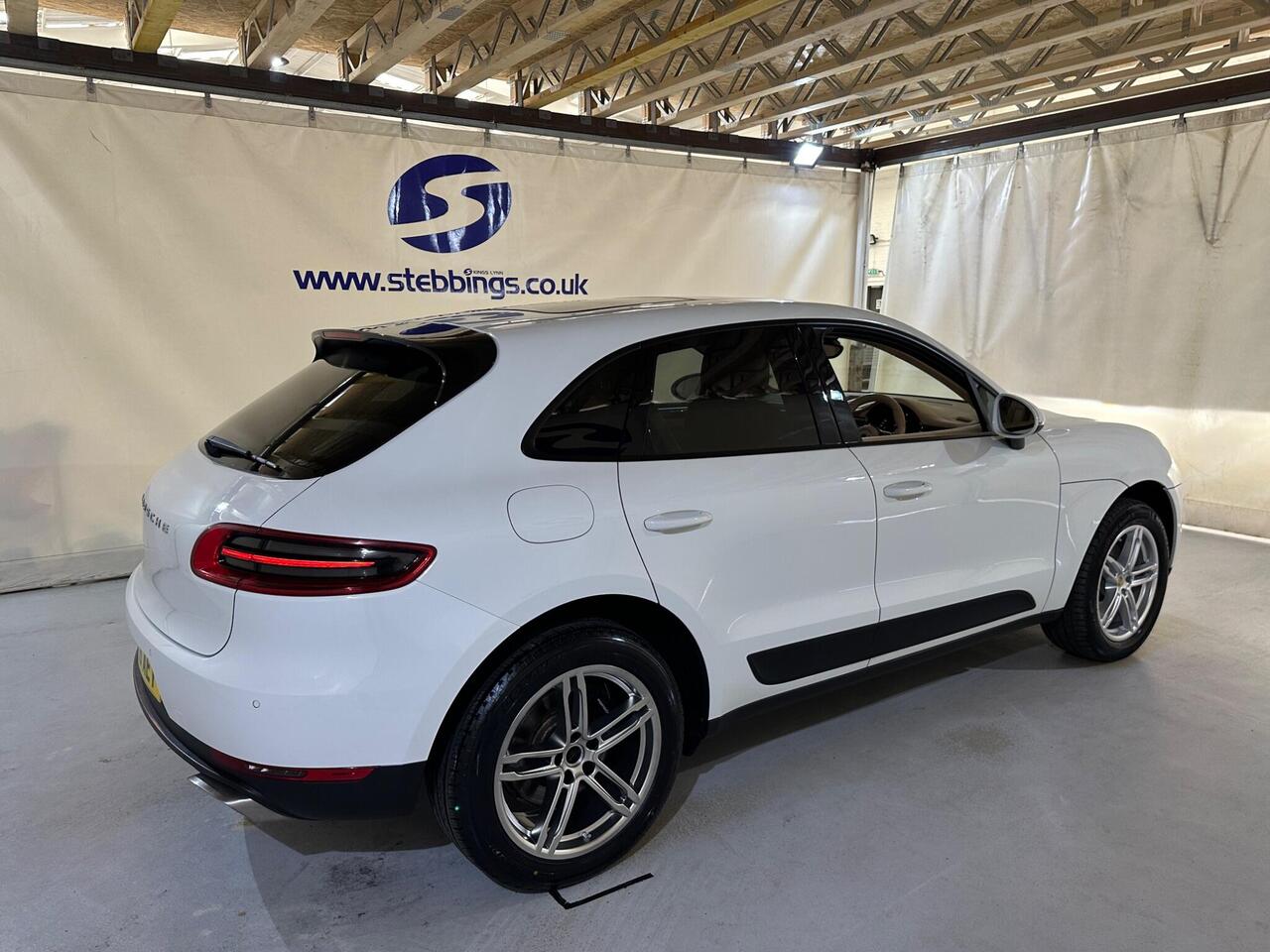 Porsche Macan AR16AEY