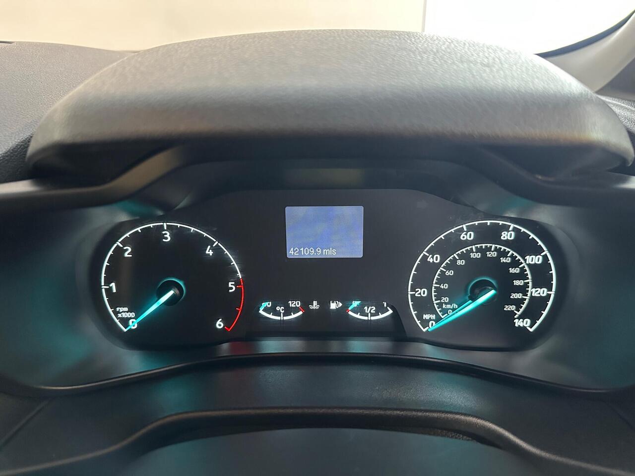 Ford Transit Connect YM22UNX