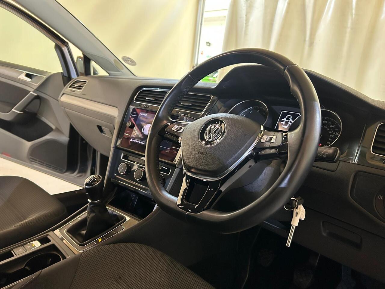 Volkswagen Golf AE67OET