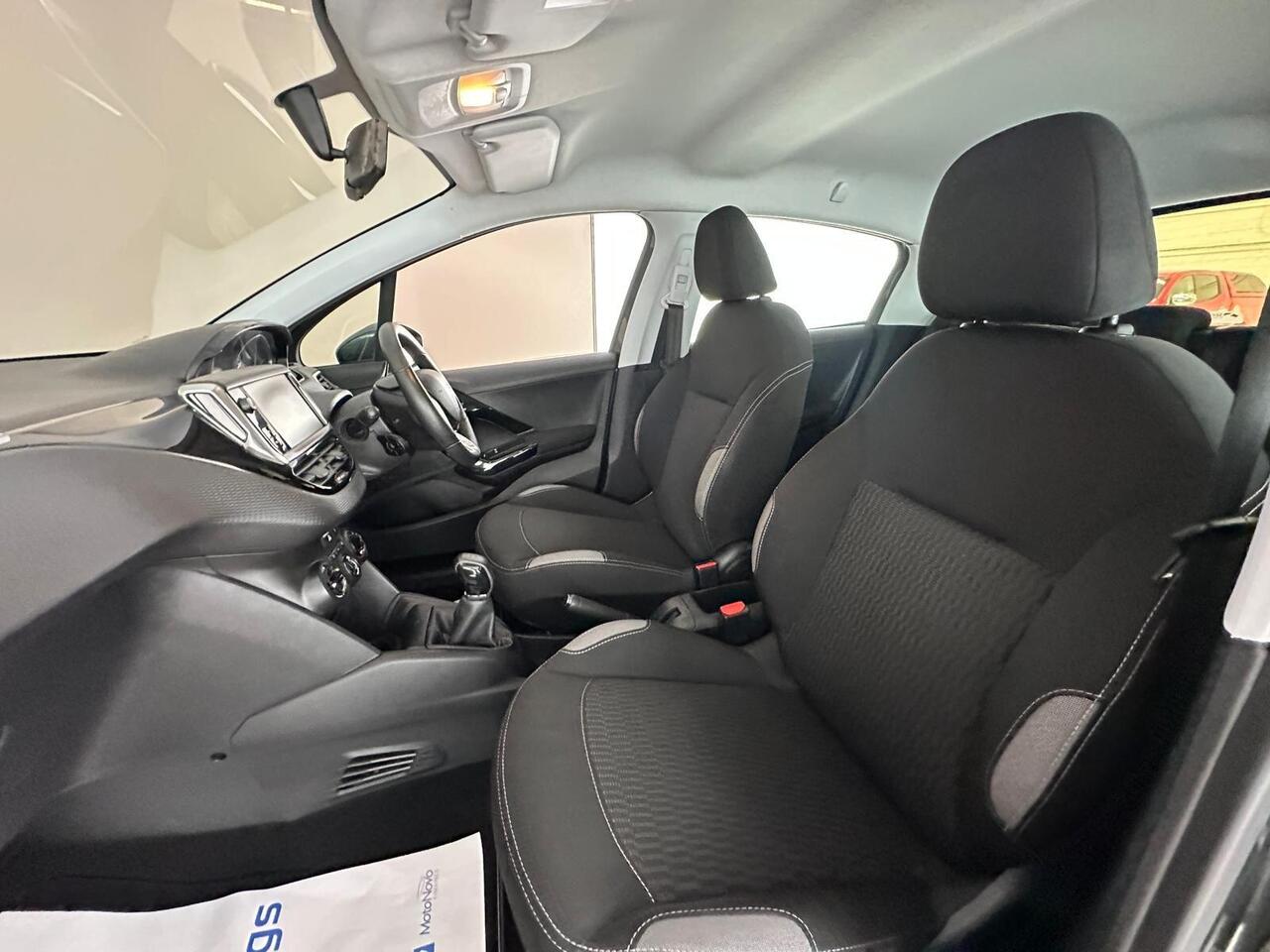Peugeot 208 GN66YMF