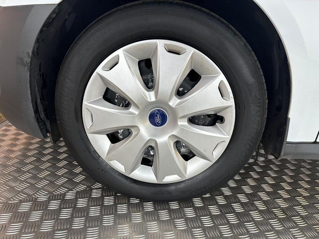 Ford Transit Connect YJ18YCY