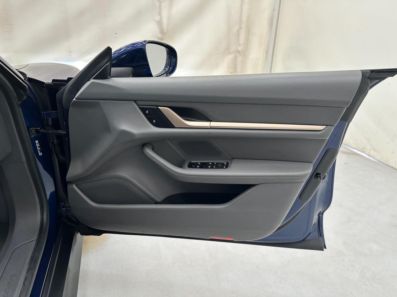 Porsche Taycan LB22MVG
