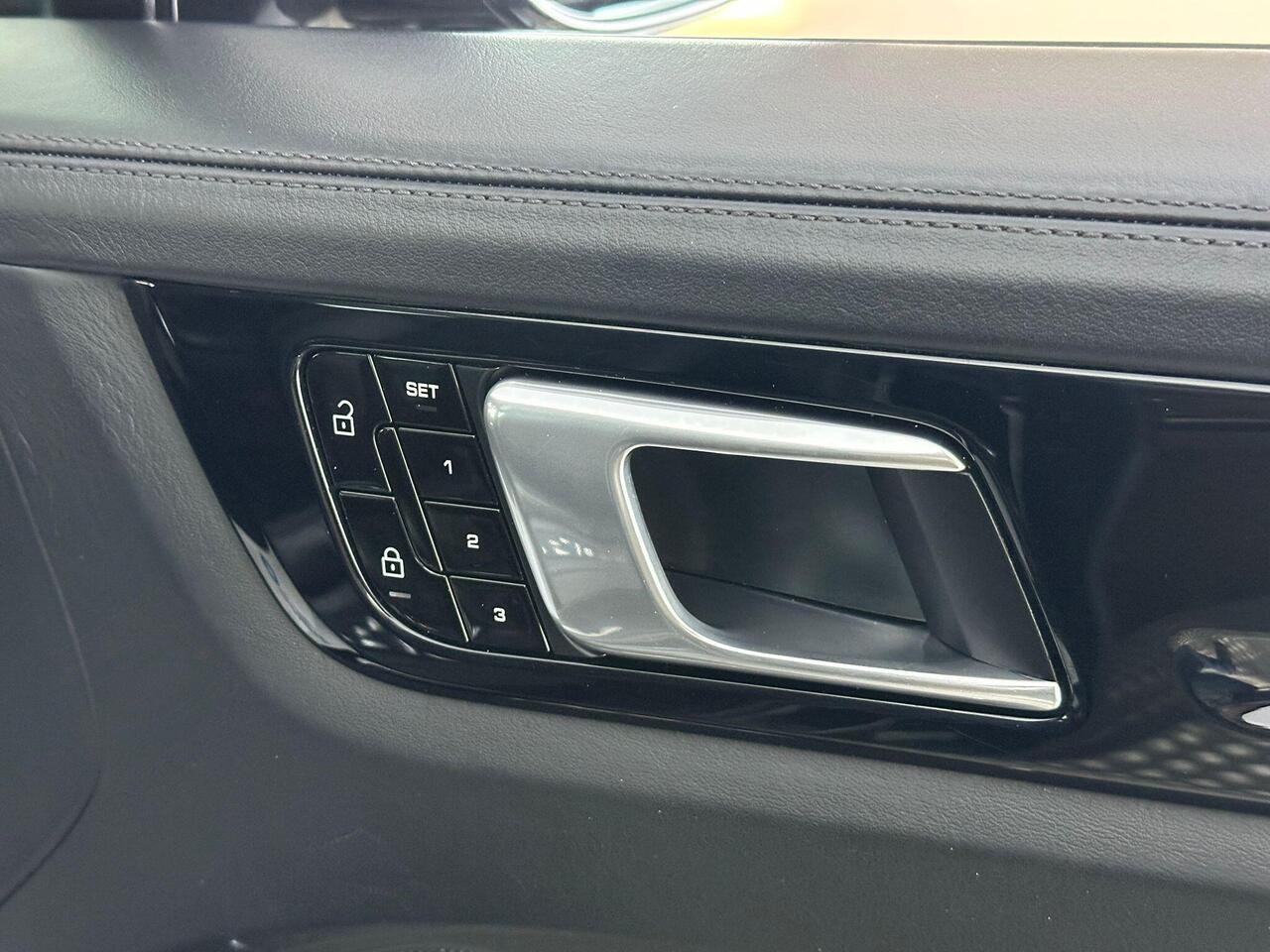 Porsche Cayenne SW69BKY