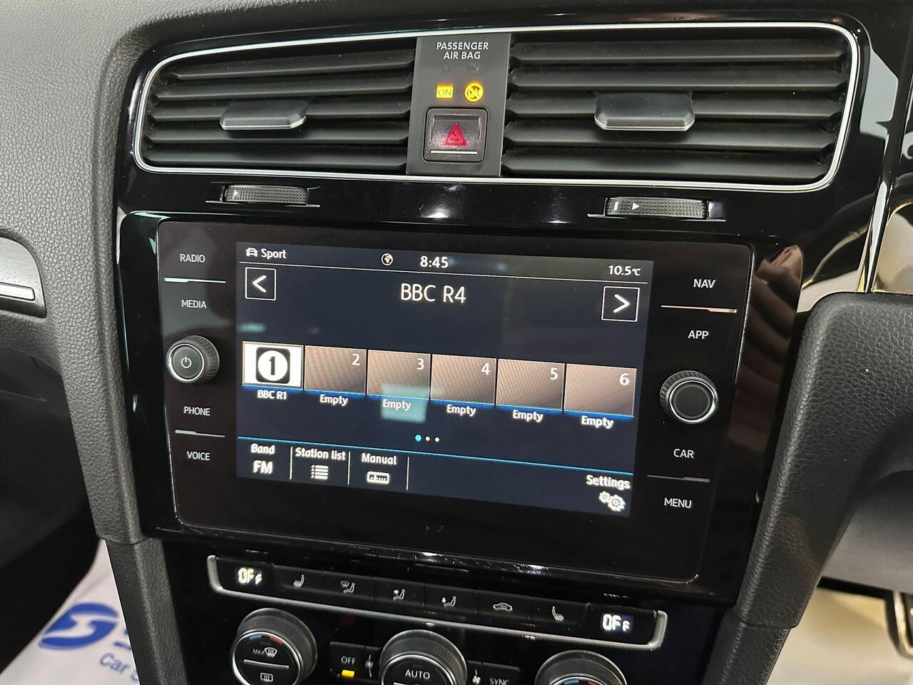 Volkswagen Golf YC68KGE