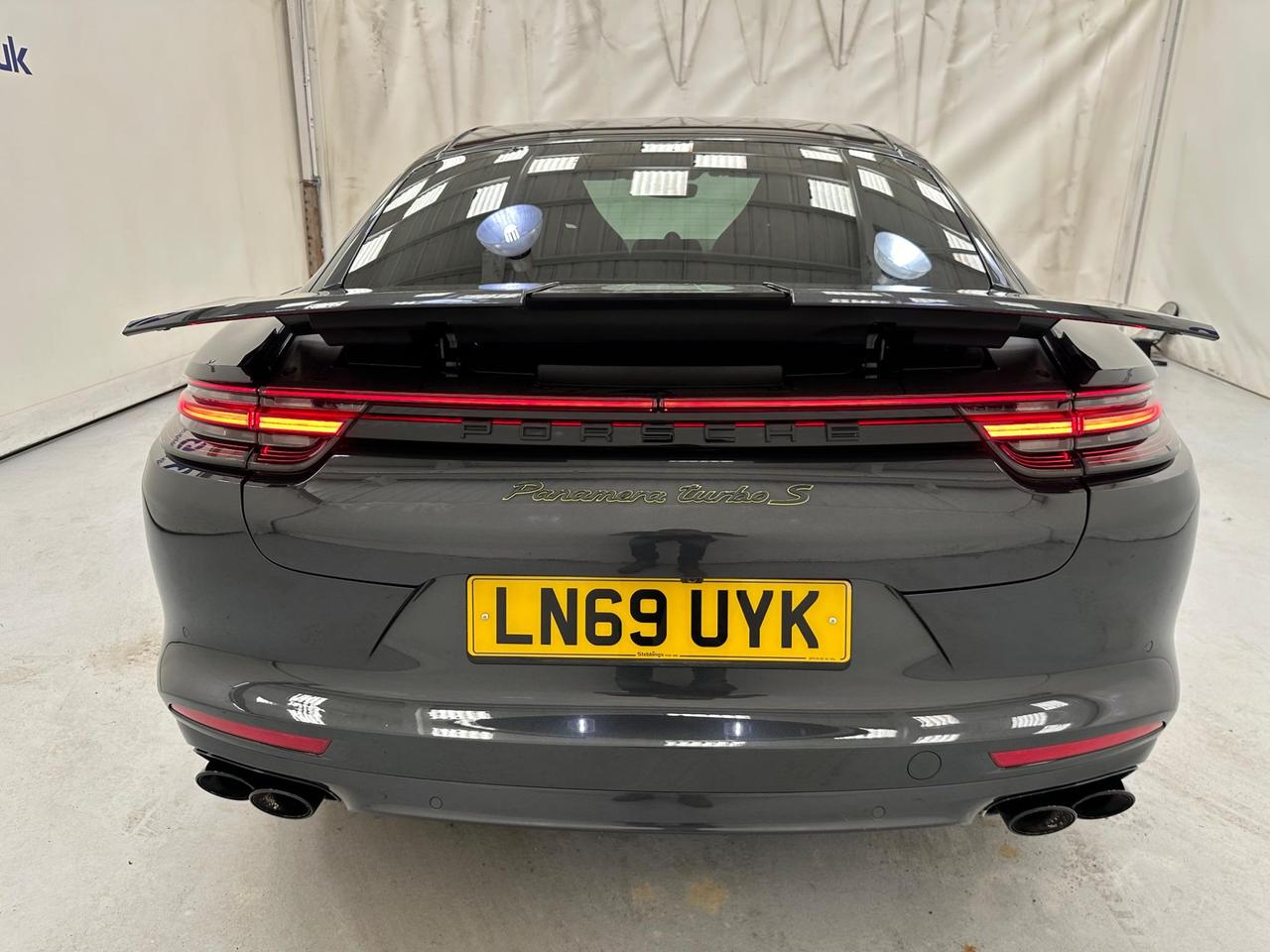 Porsche Panamera LN69UYK