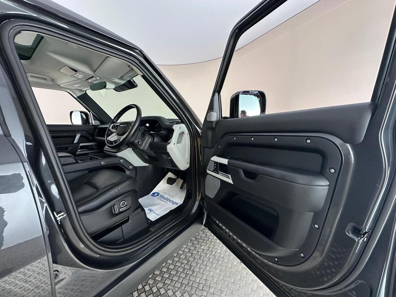 Land Rover Defender 130 BL72MHF