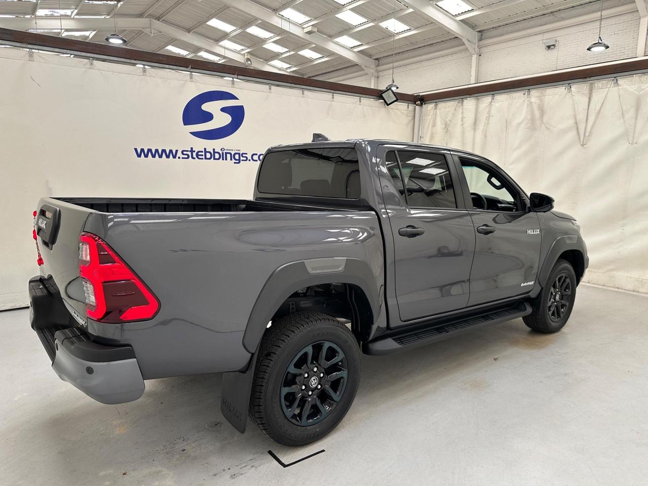Toyota Hilux H111LUX