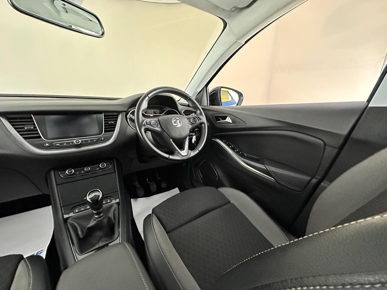 Vauxhall Grandland X DT69YHN