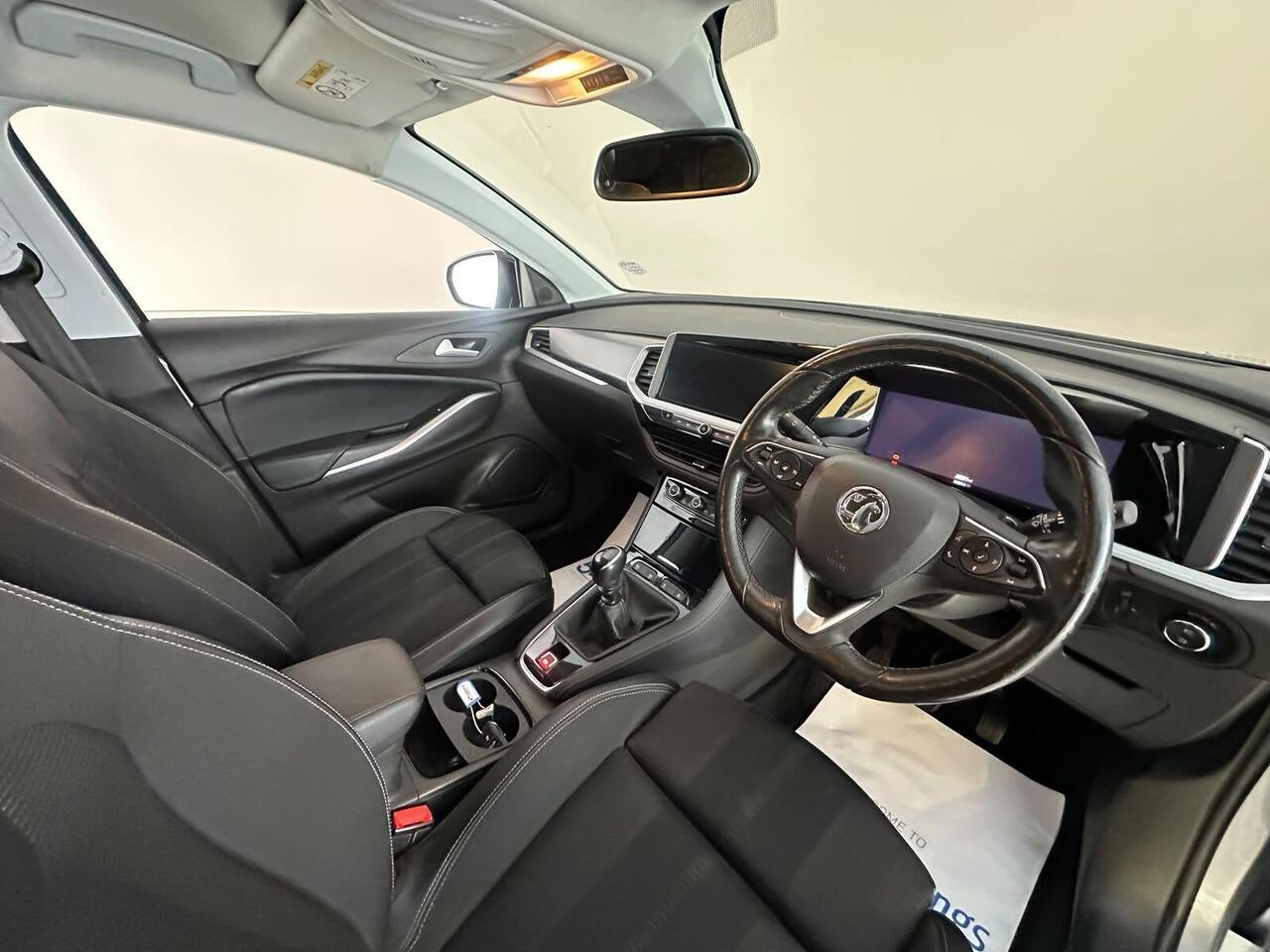 Vauxhall Grandland HJ23RYG