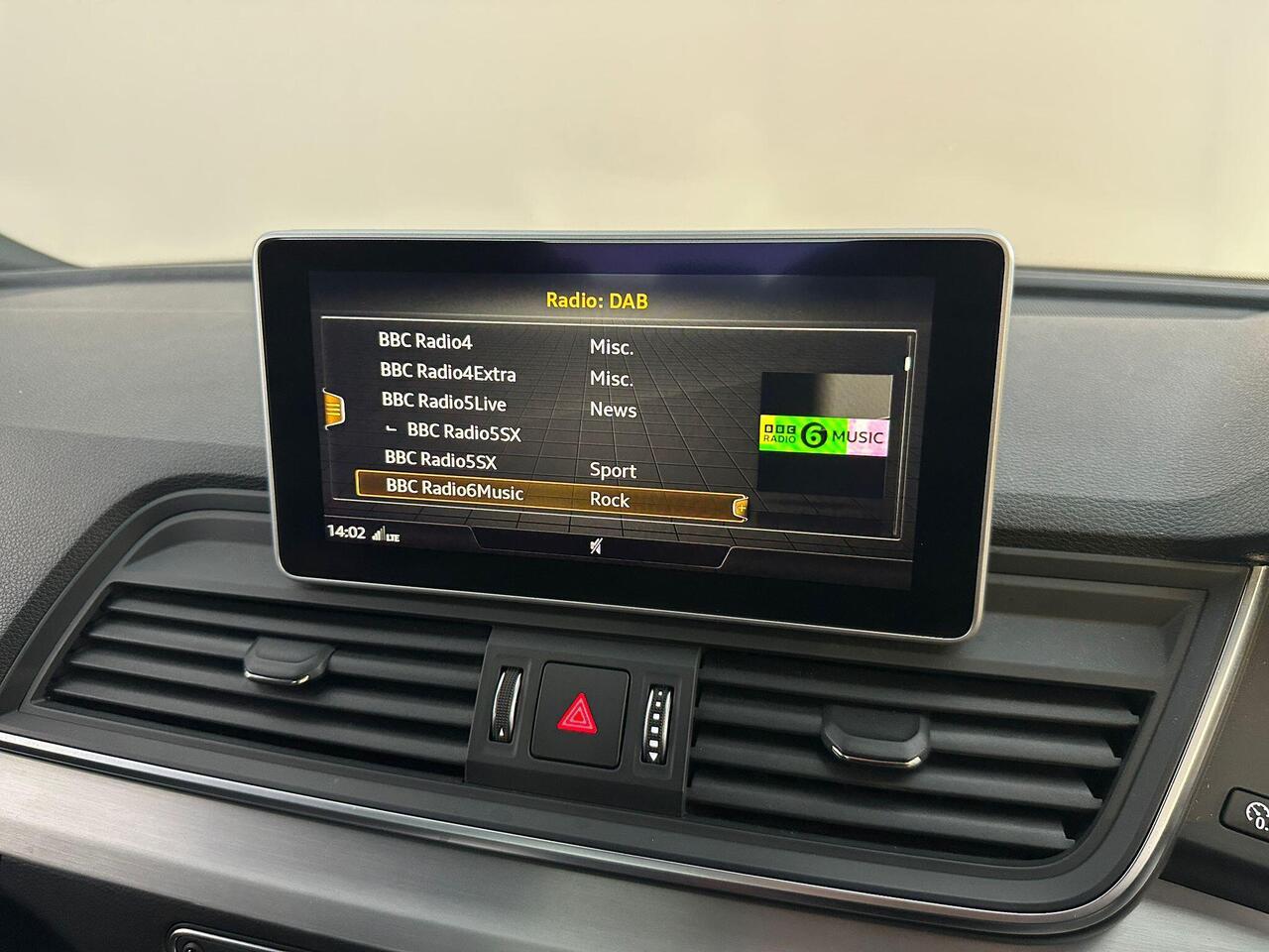 Audi SQ5 AE19UUX