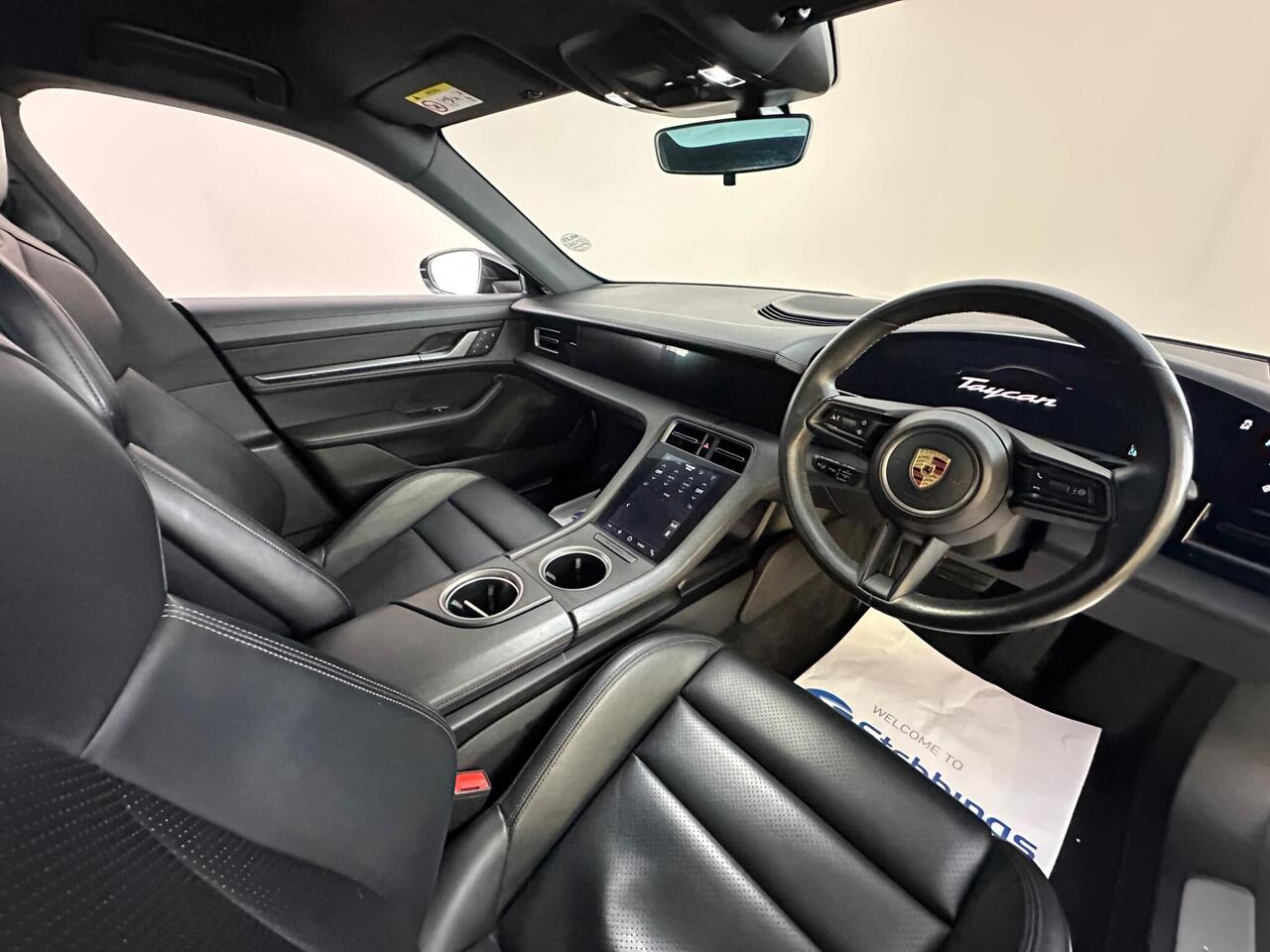 Porsche Taycan YY72RZZ