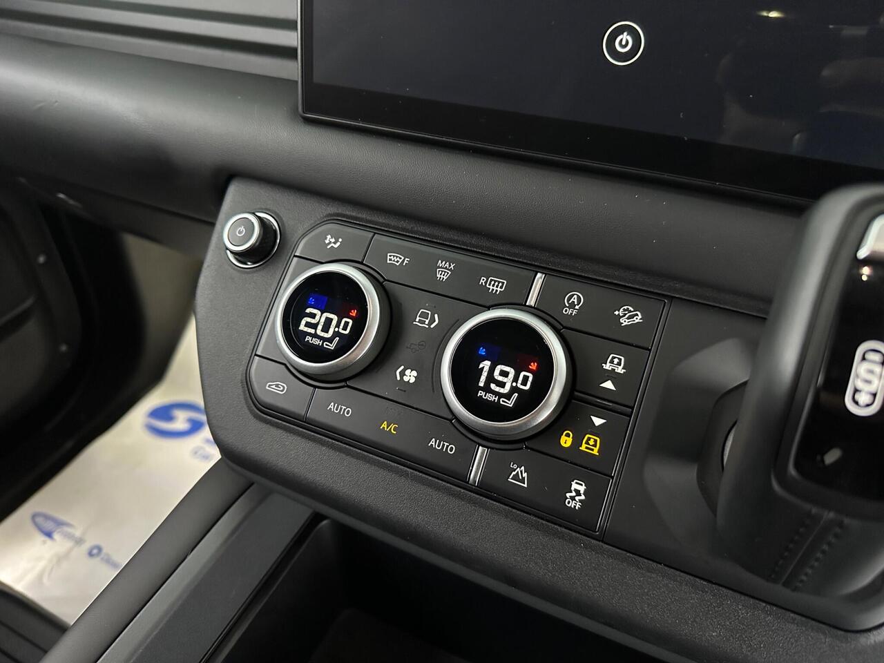 Land Rover Defender 90 WG25BLZ