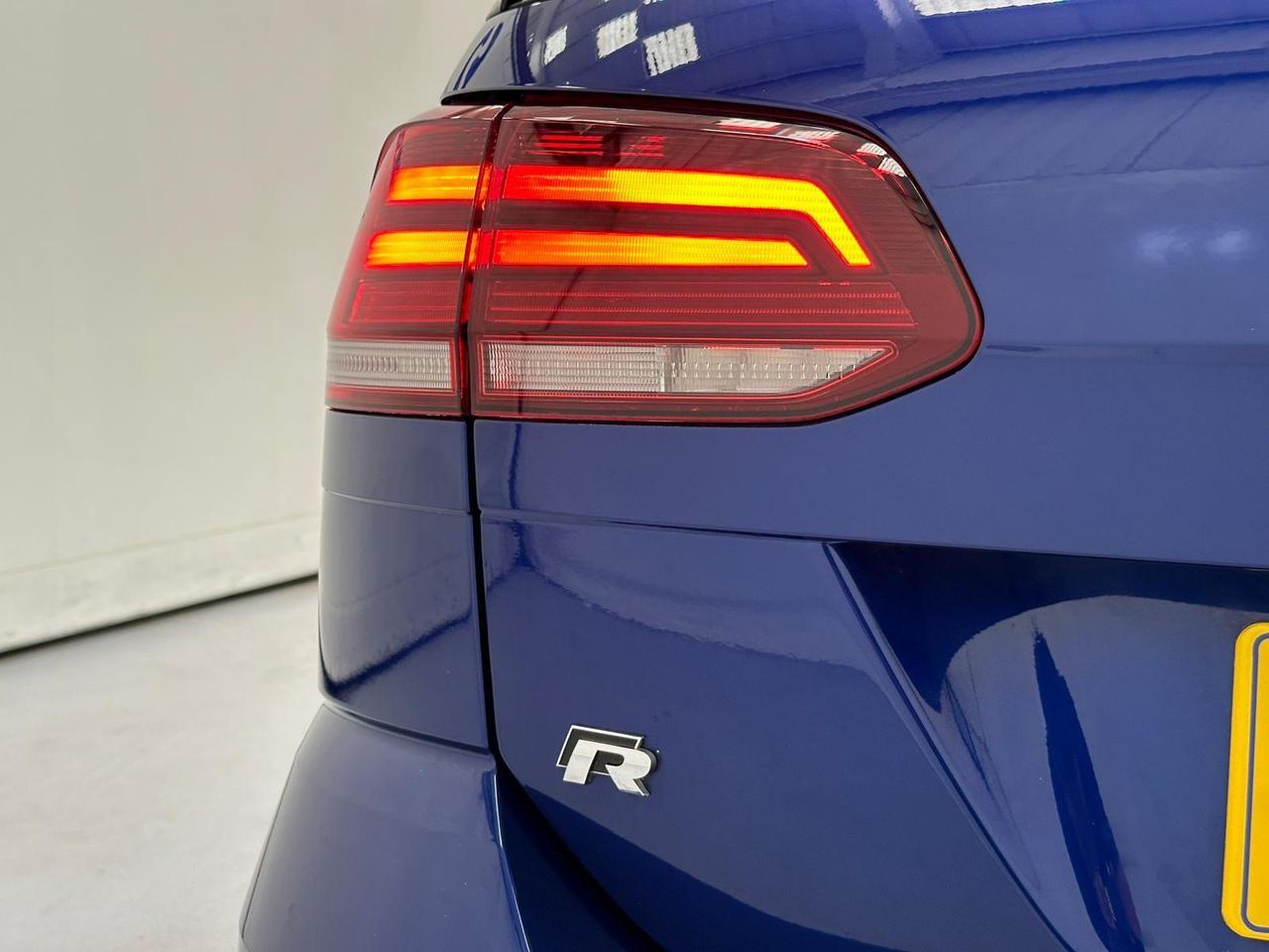 Volkswagen Golf YE70AZG