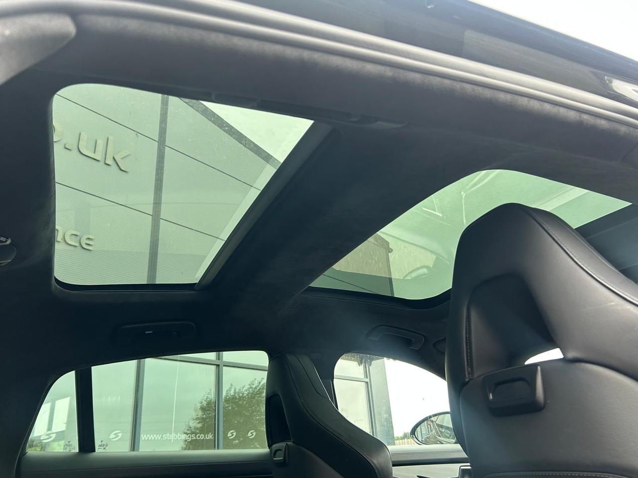 Porsche Panamera LN69UYK