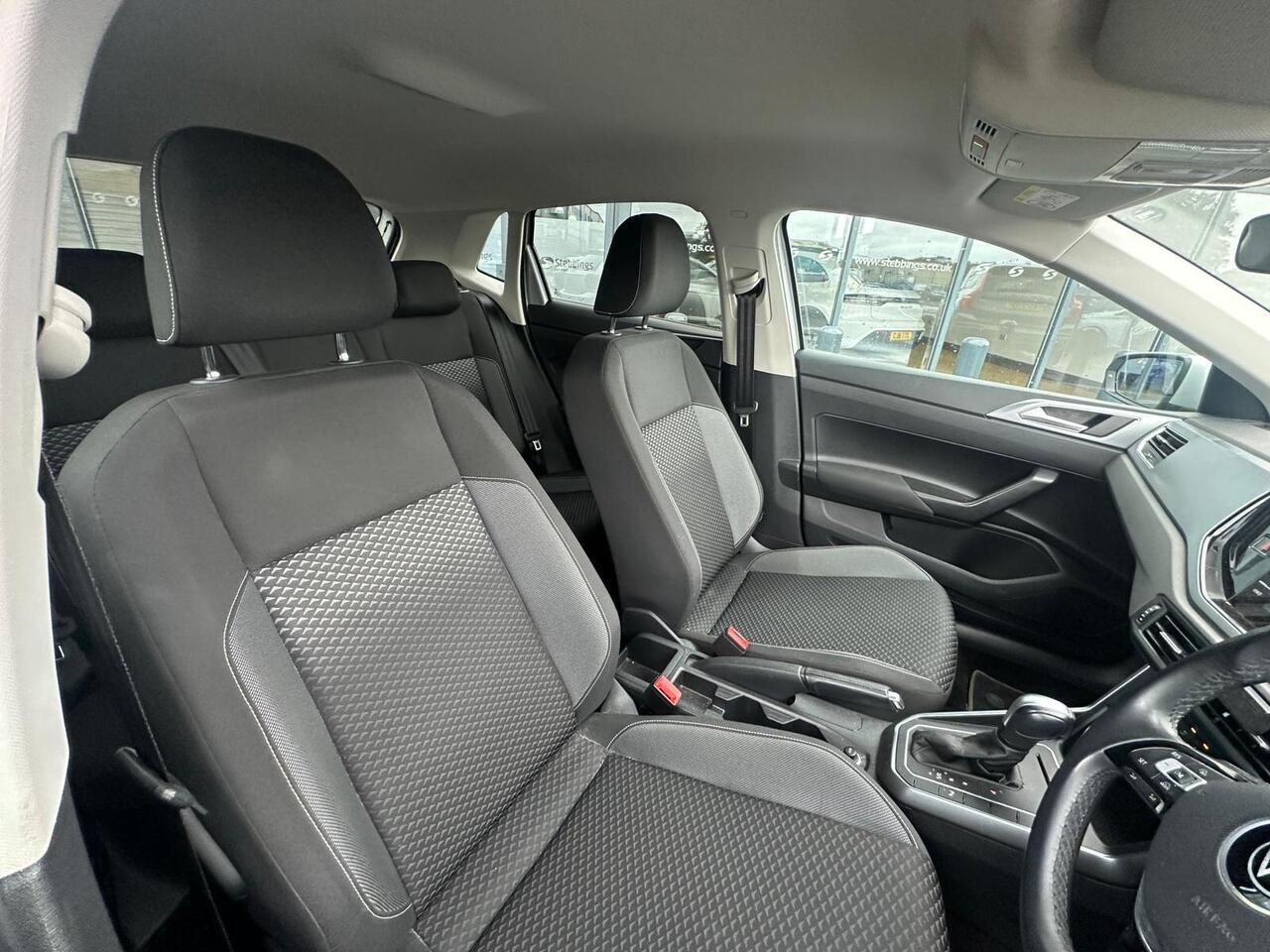 Volkswagen Polo BJ71UYU
