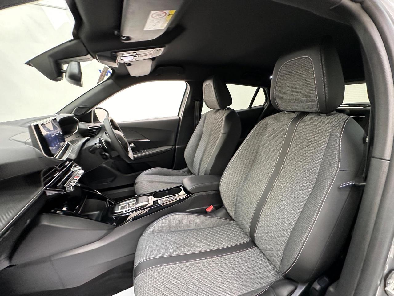 Peugeot 2008 AF73DWW