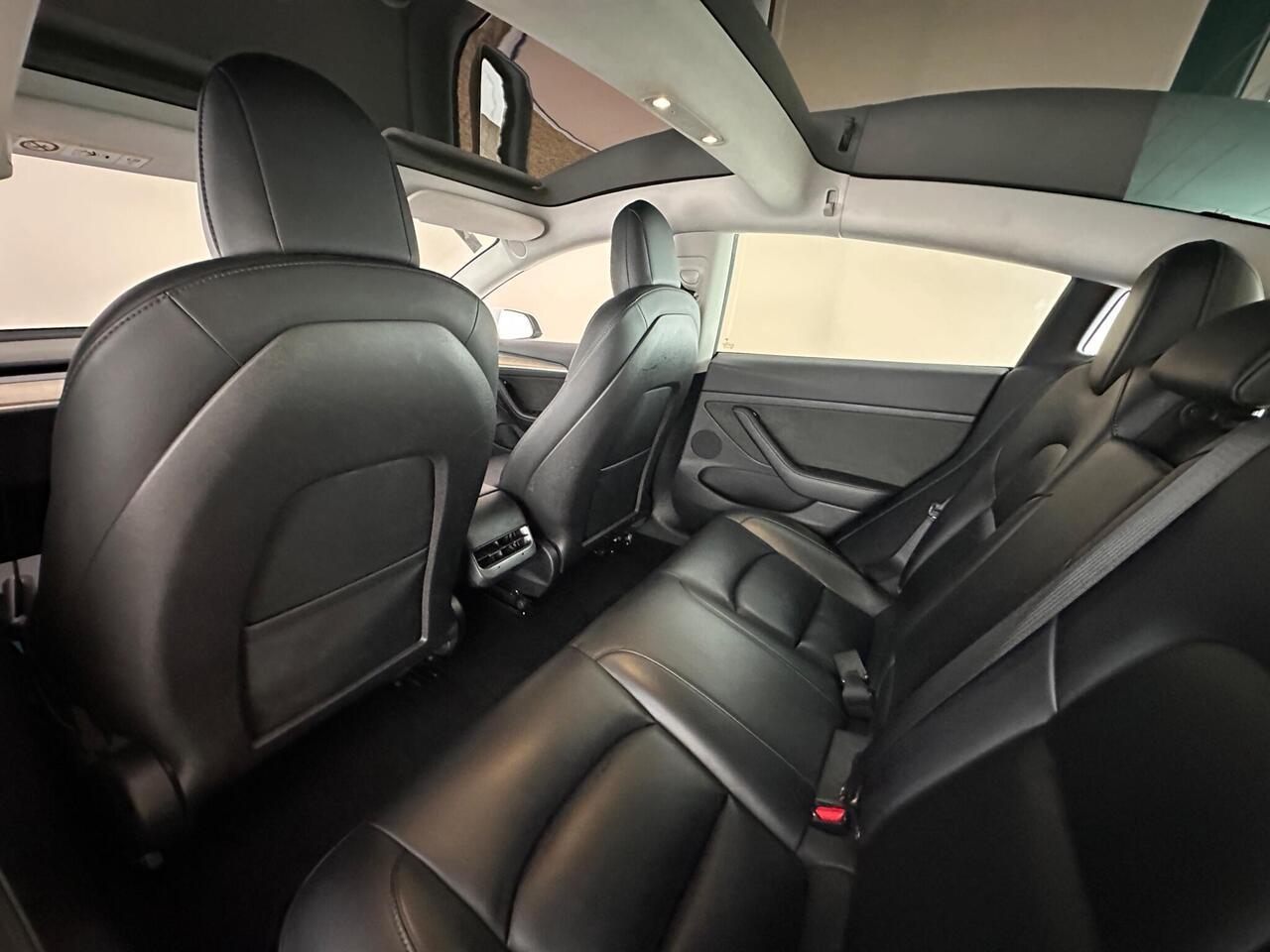 Tesla Model 3 AF72WBK