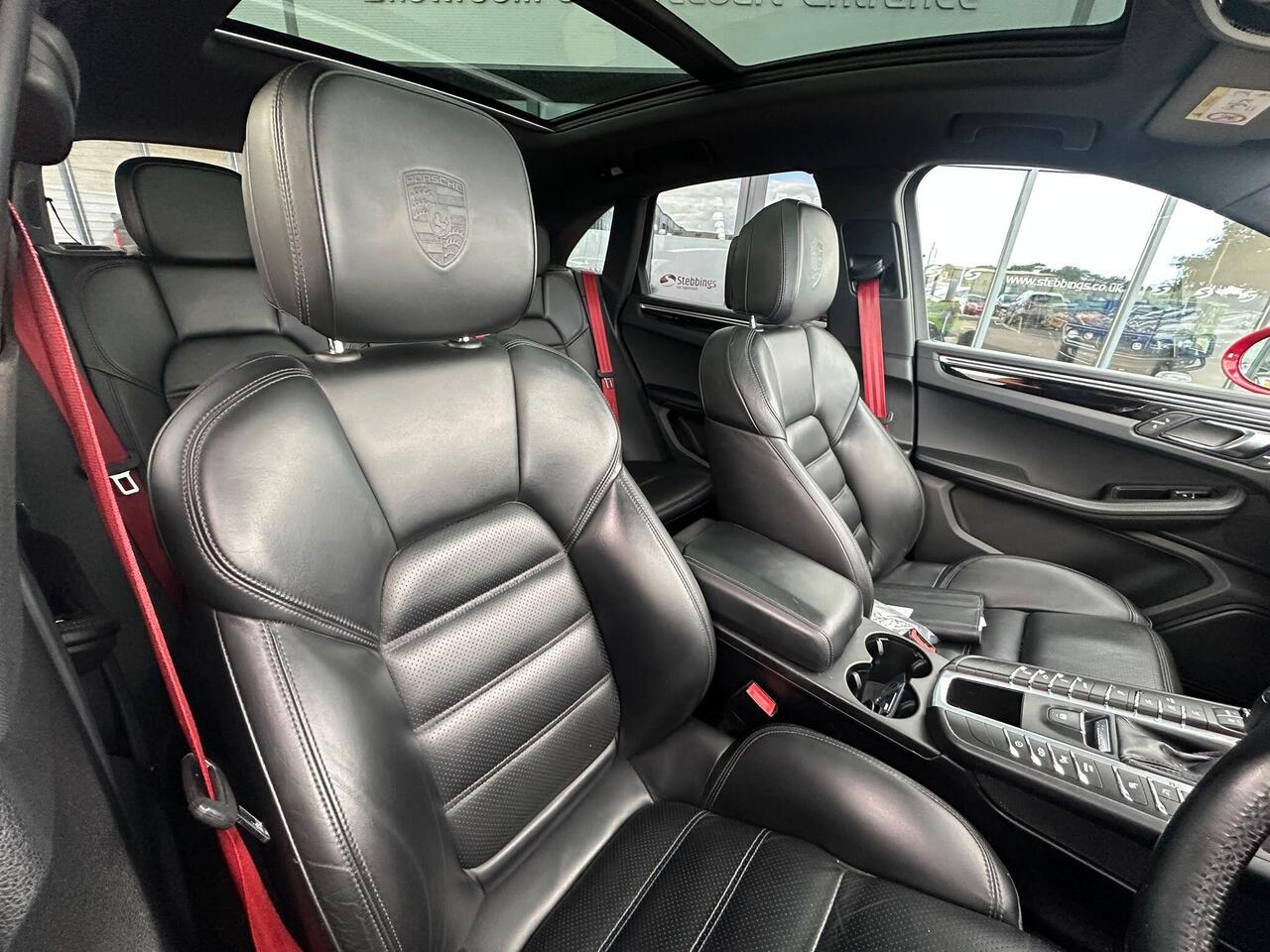 Porsche Macan DA67LYY