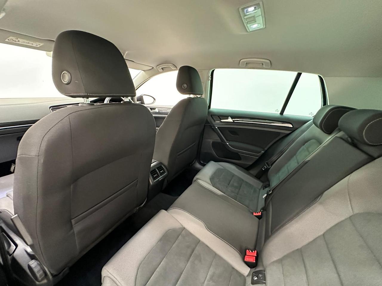 Volkswagen Golf MW67FMC