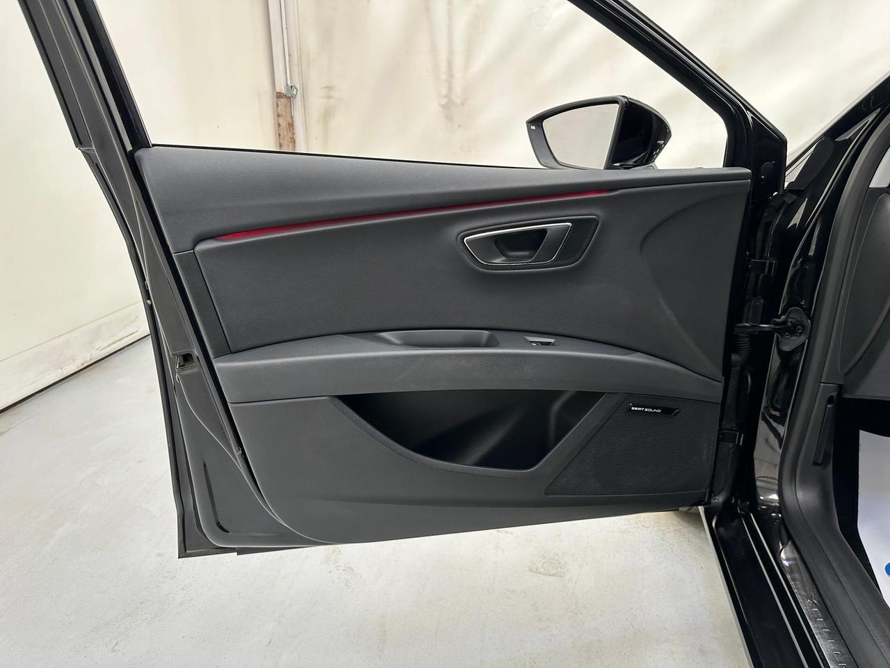 SEAT Leon YL17UVC
