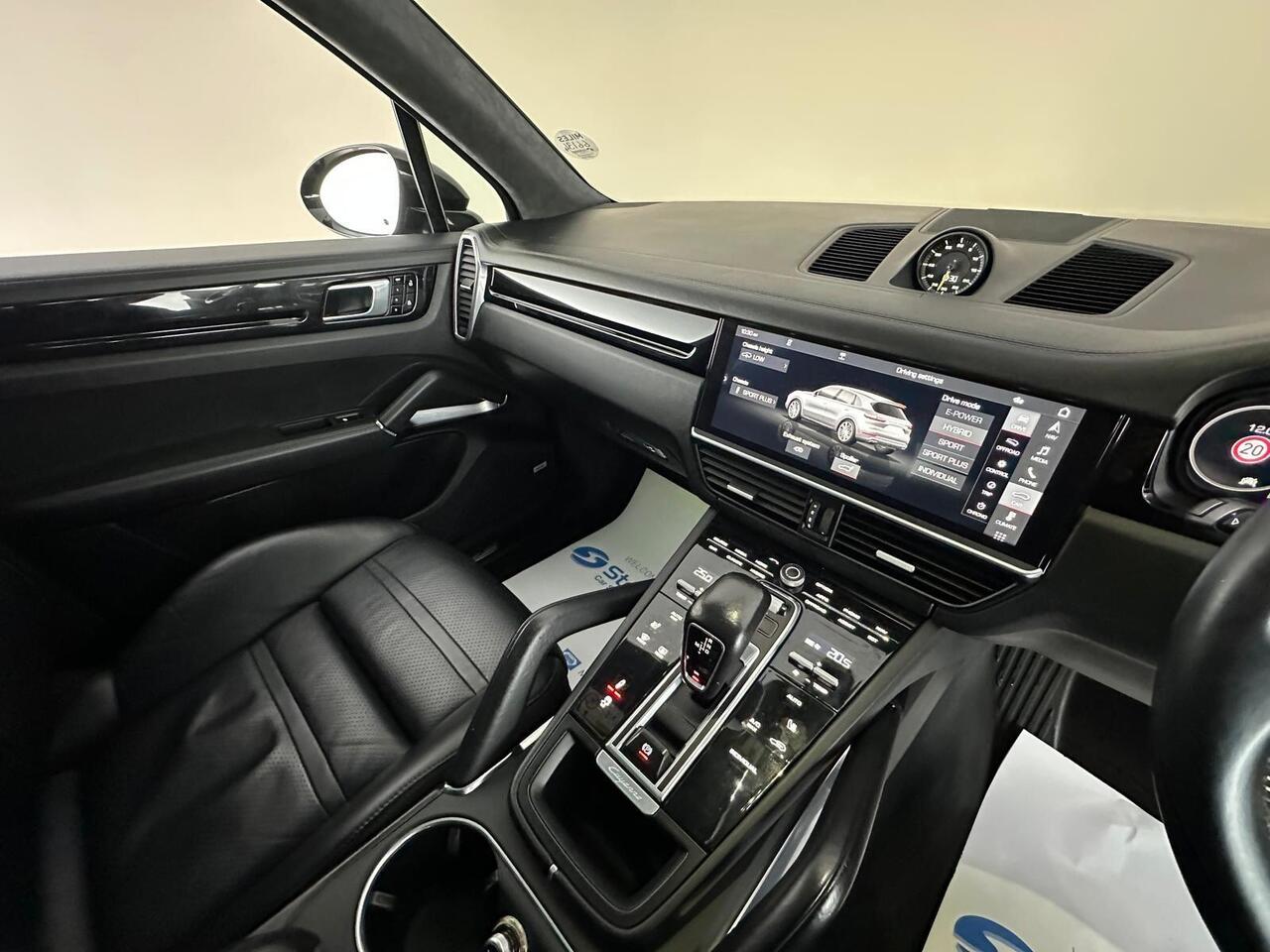 Porsche Cayenne SW69BKY