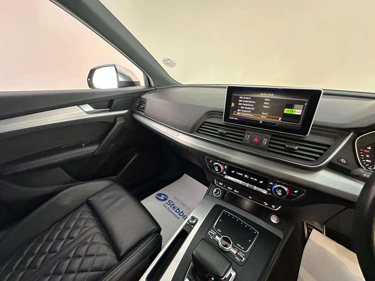 Audi SQ5 AE19UUX