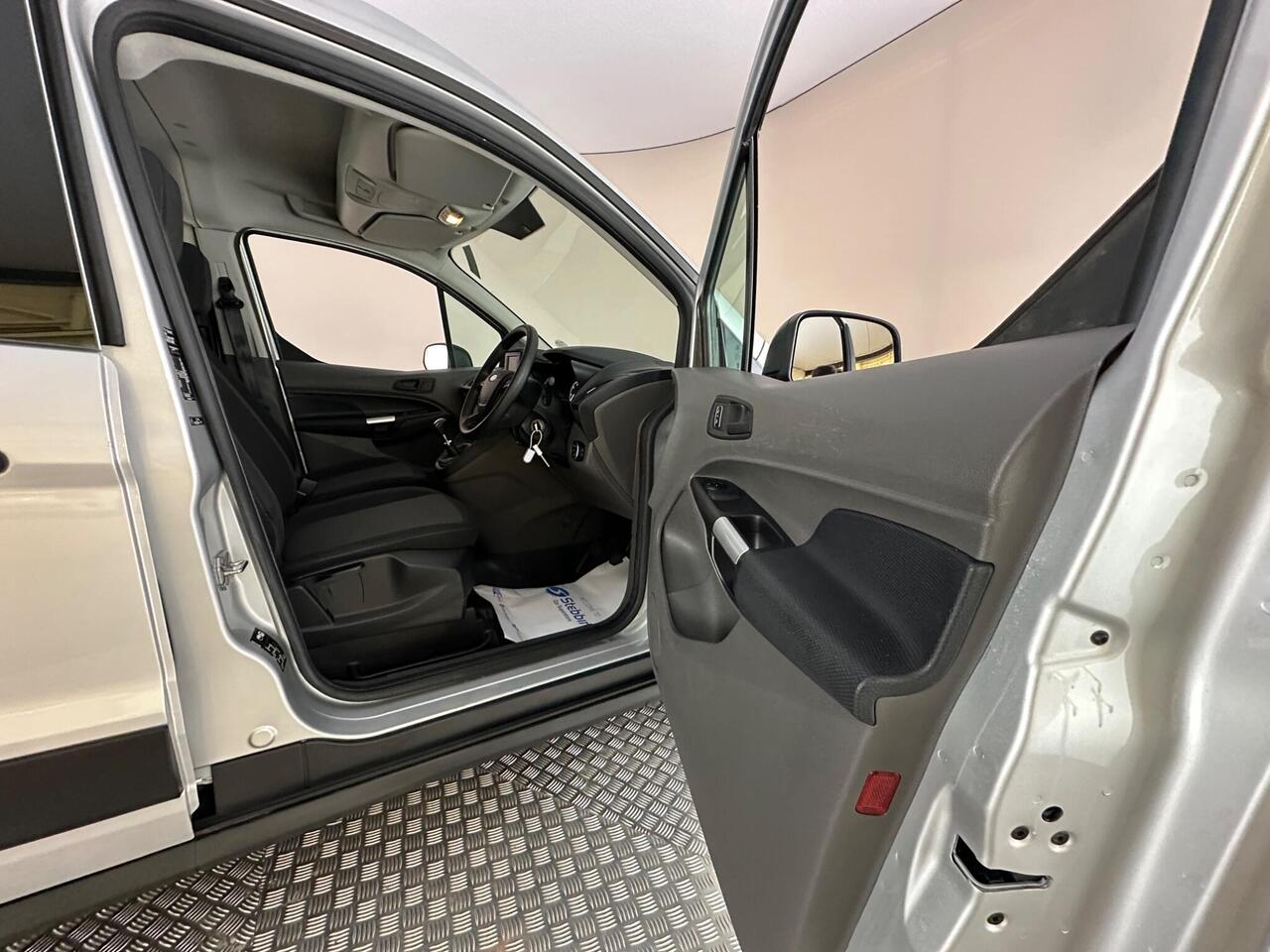 Ford Transit Connect YM22UNX