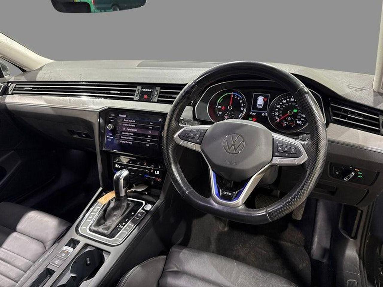 Volkswagen Passat YE70UZH