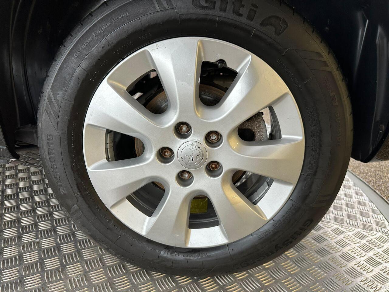 Vauxhall Combo Life PE70ZGN