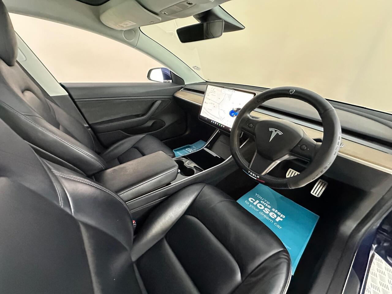 Tesla Model 3 YB69TZT
