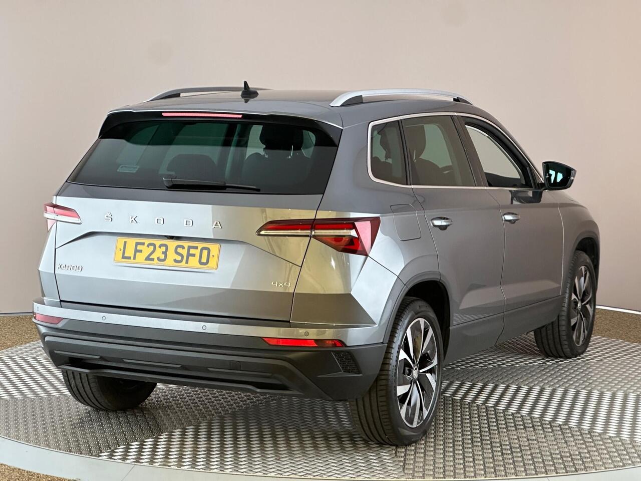 Skoda Karoq LF23SFO