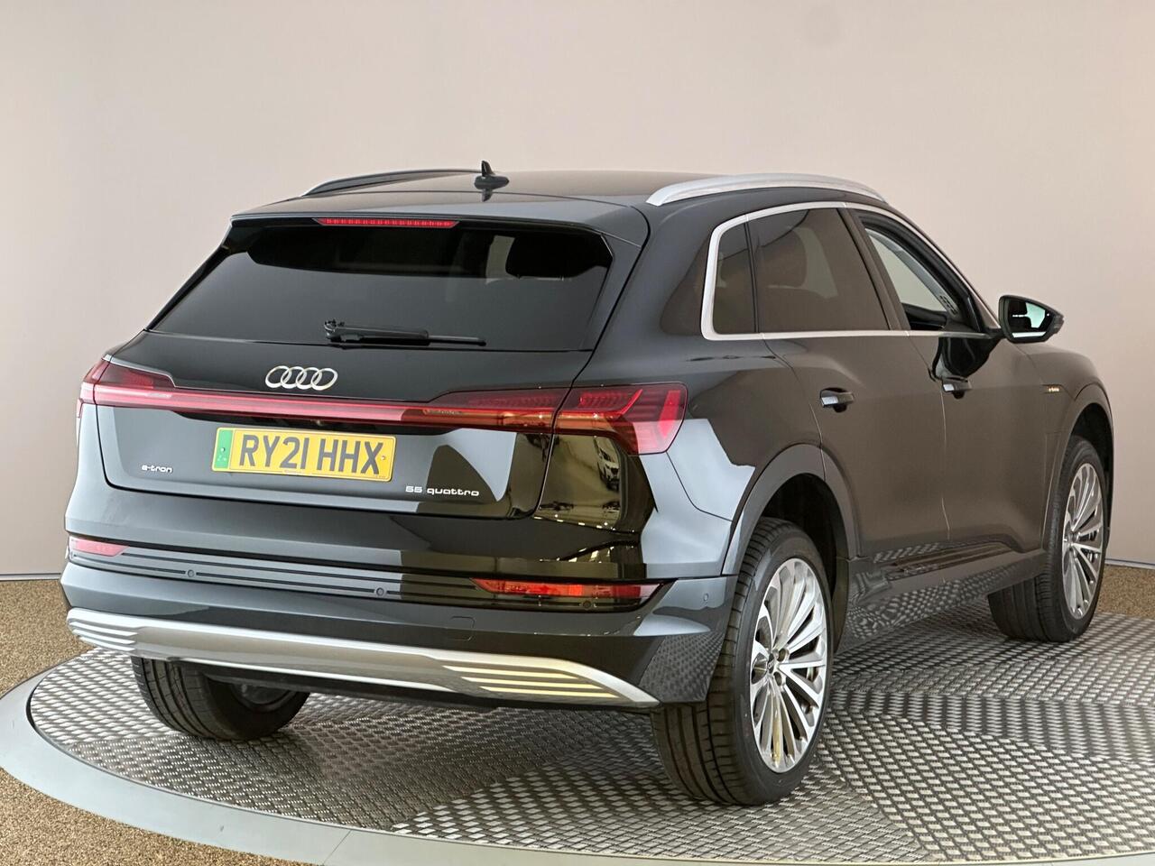Audi e-tron RY21HHX
