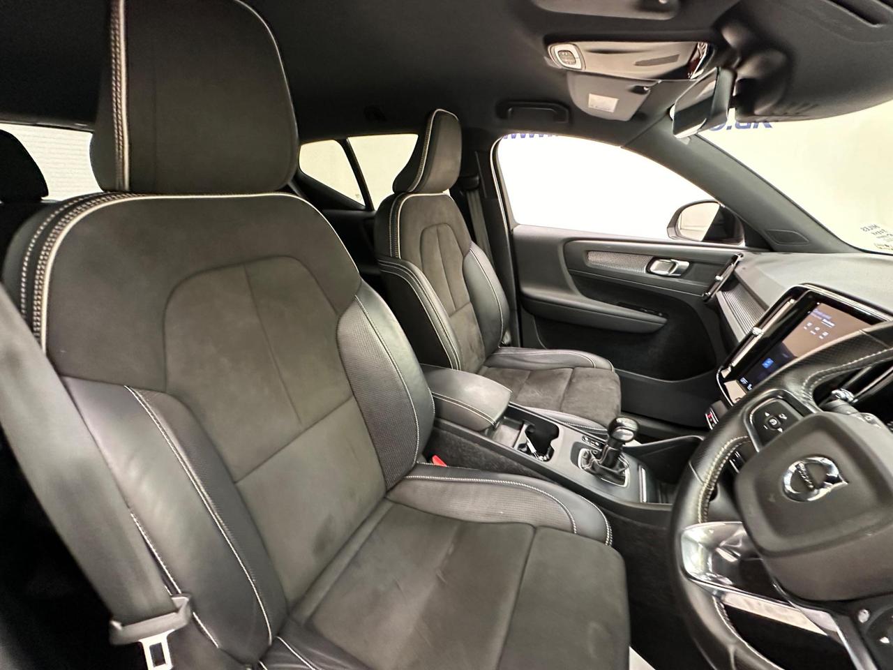 Volvo XC40 YM70MTZ
