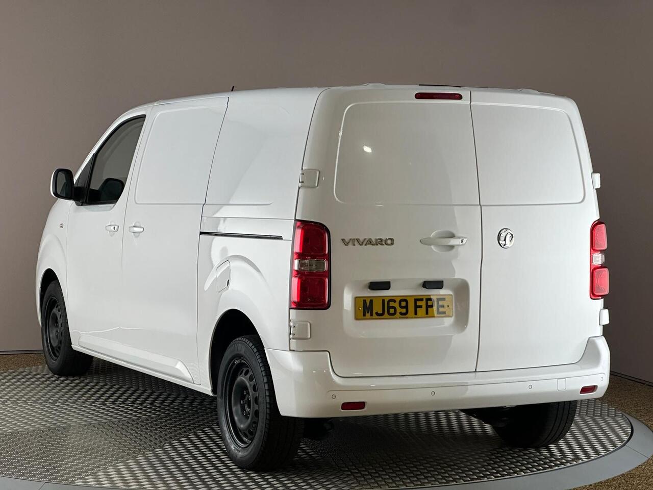 Vauxhall Vivaro MJ69FPE