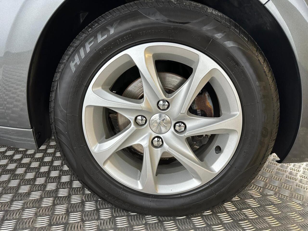 Peugeot 208 GN66YMF