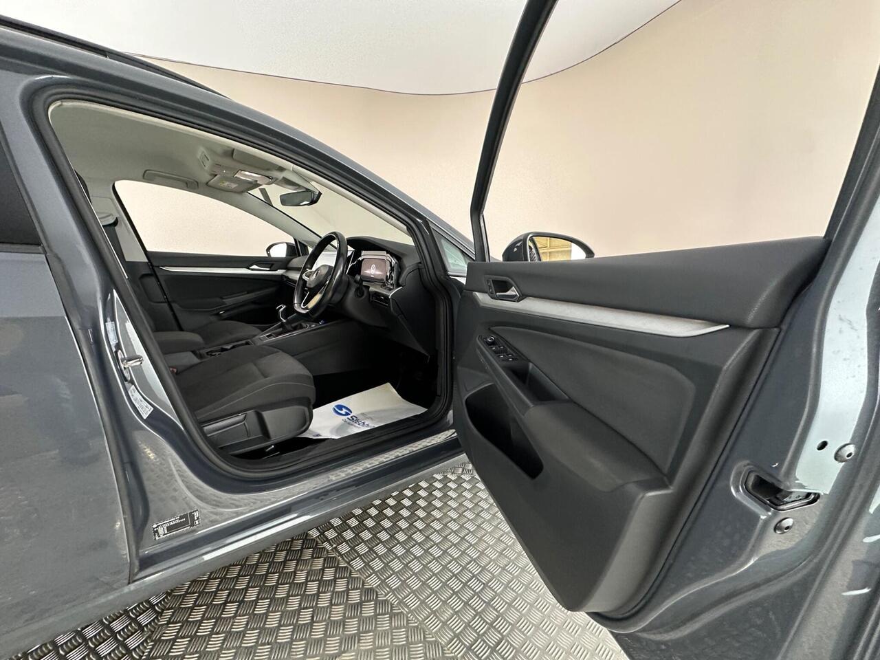 Volkswagen Golf VE22LUD