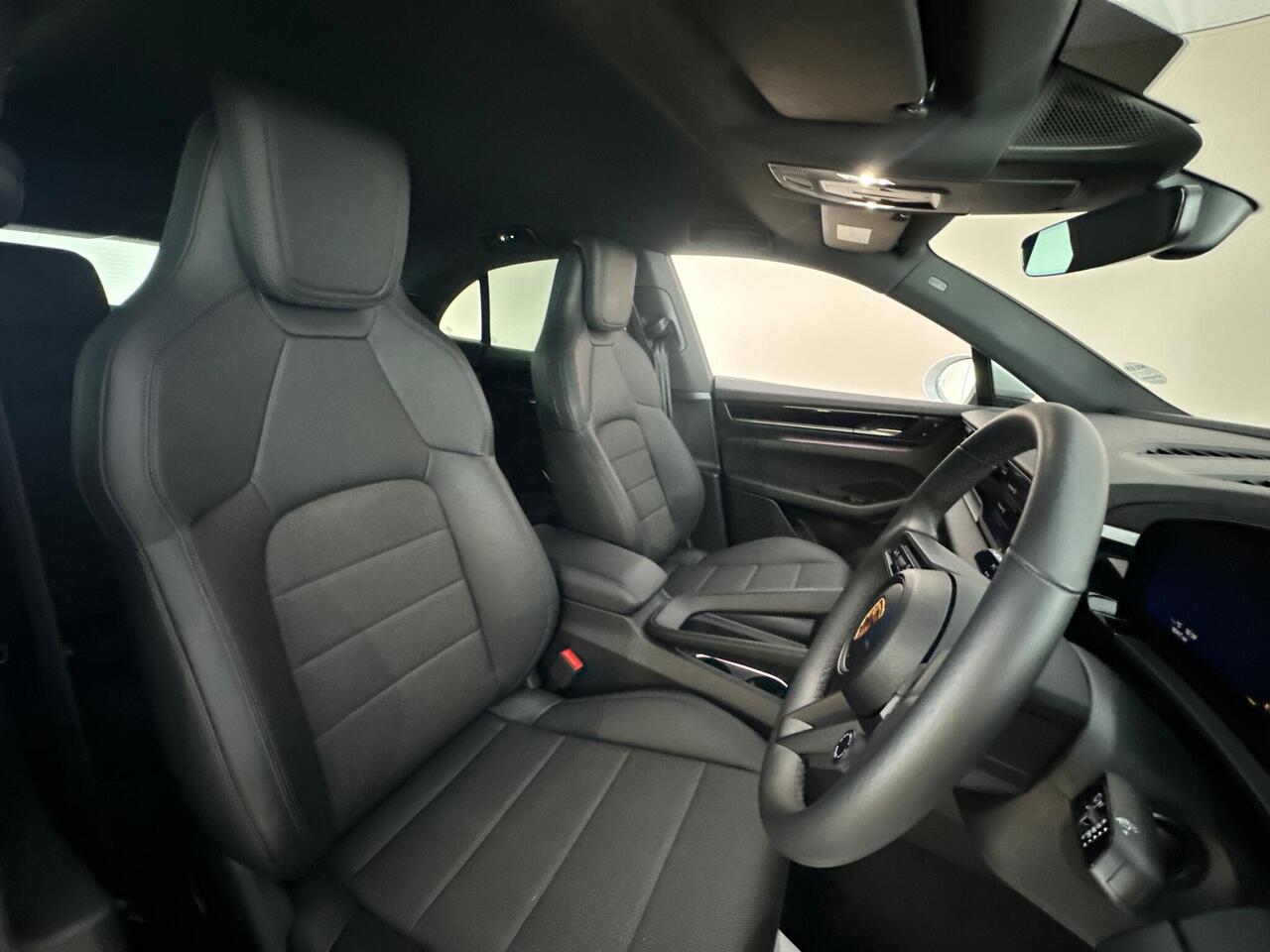 Porsche Macan FD74LXY