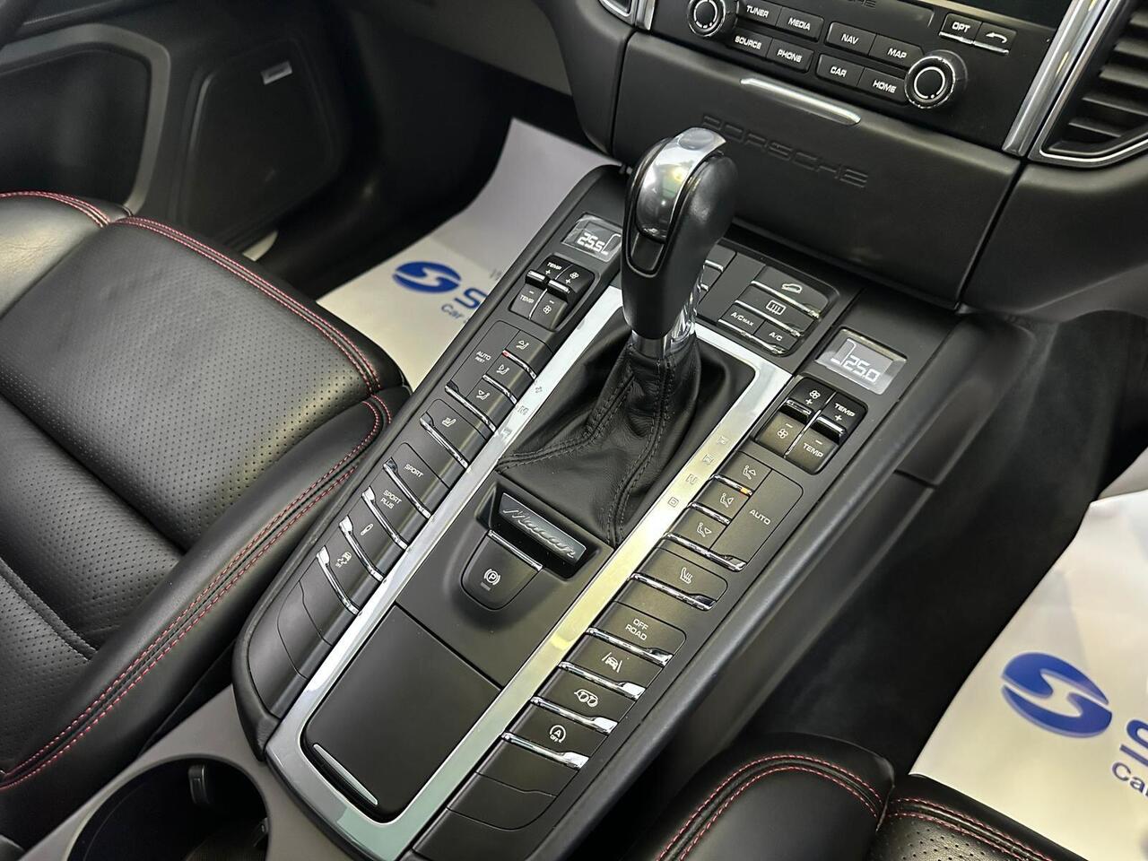 Porsche Macan AE18WBL