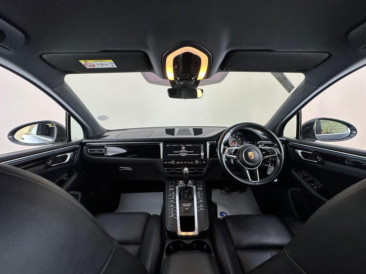 Porsche Macan AJ19VYM