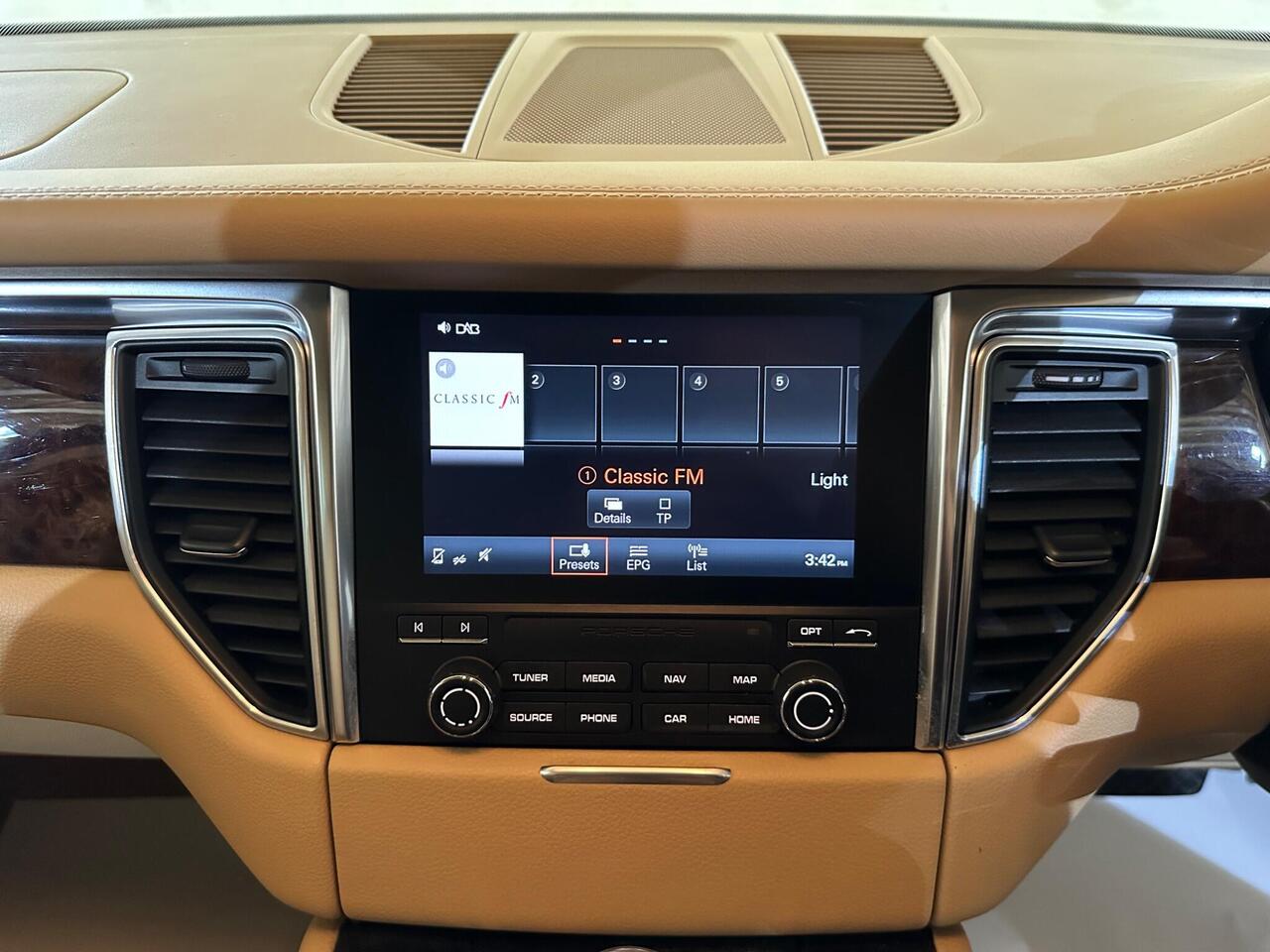 Porsche Macan AR16AEY