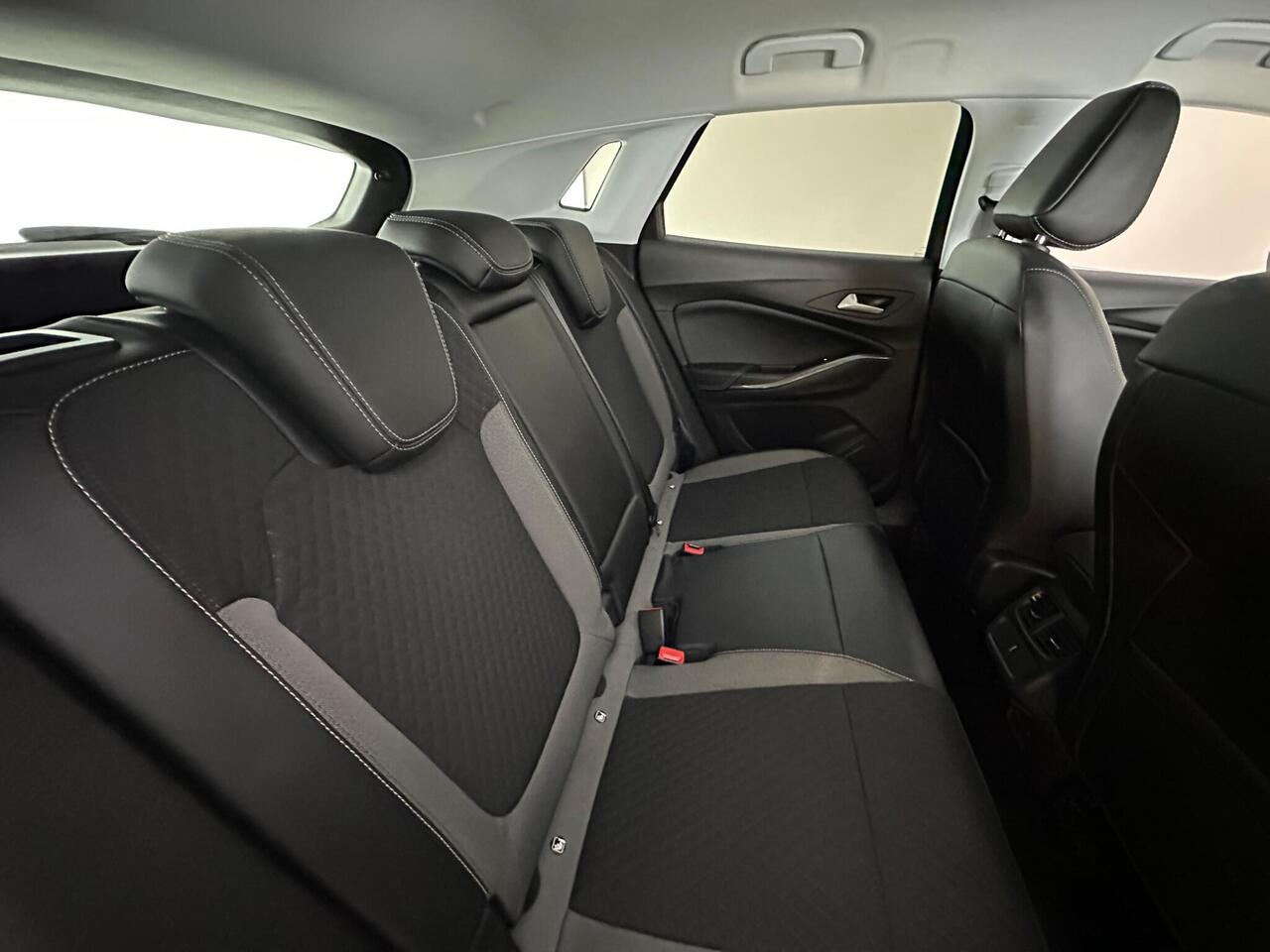 Vauxhall Grandland X DN70HKY