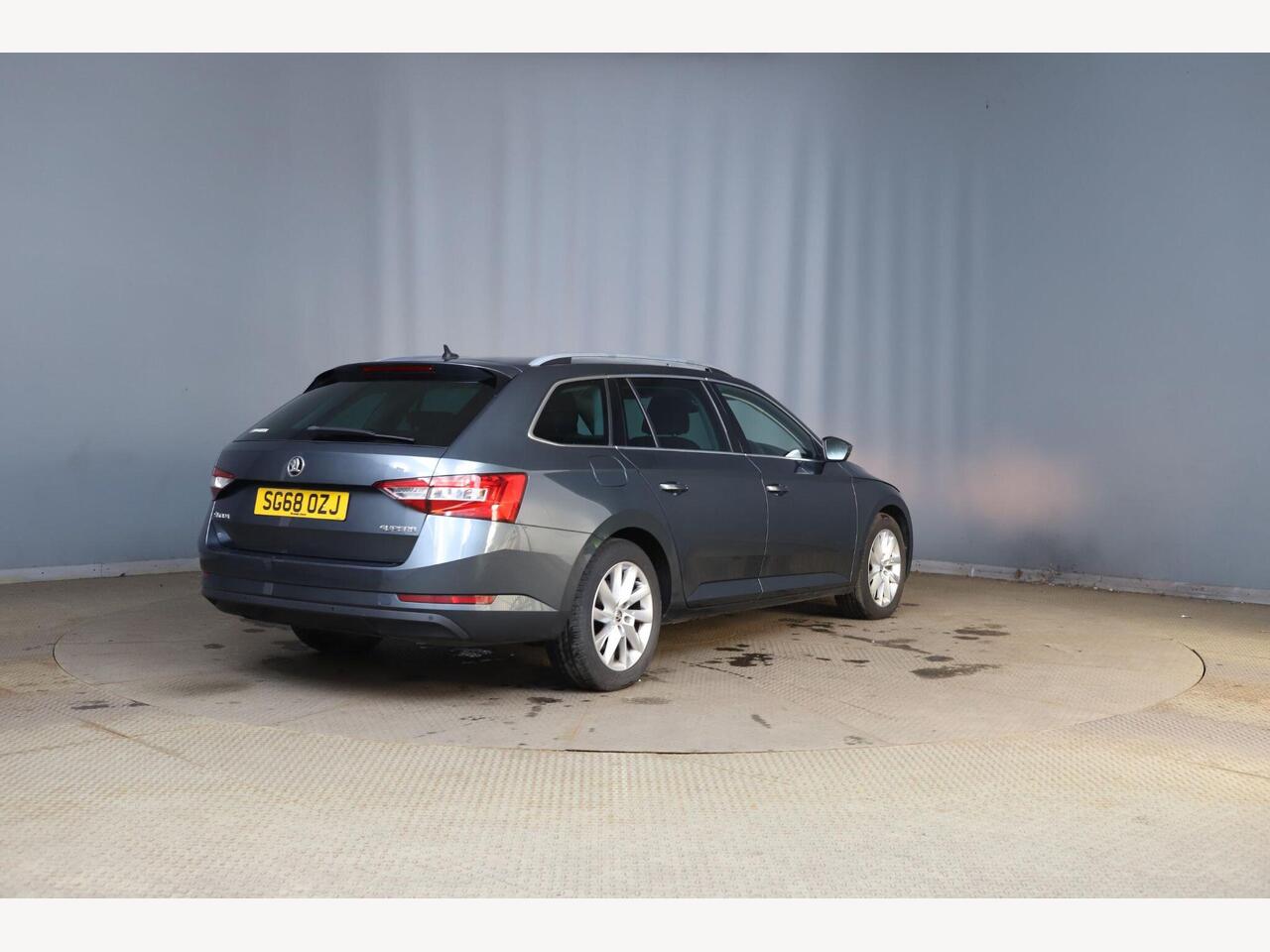 Skoda Superb SG68OZJ