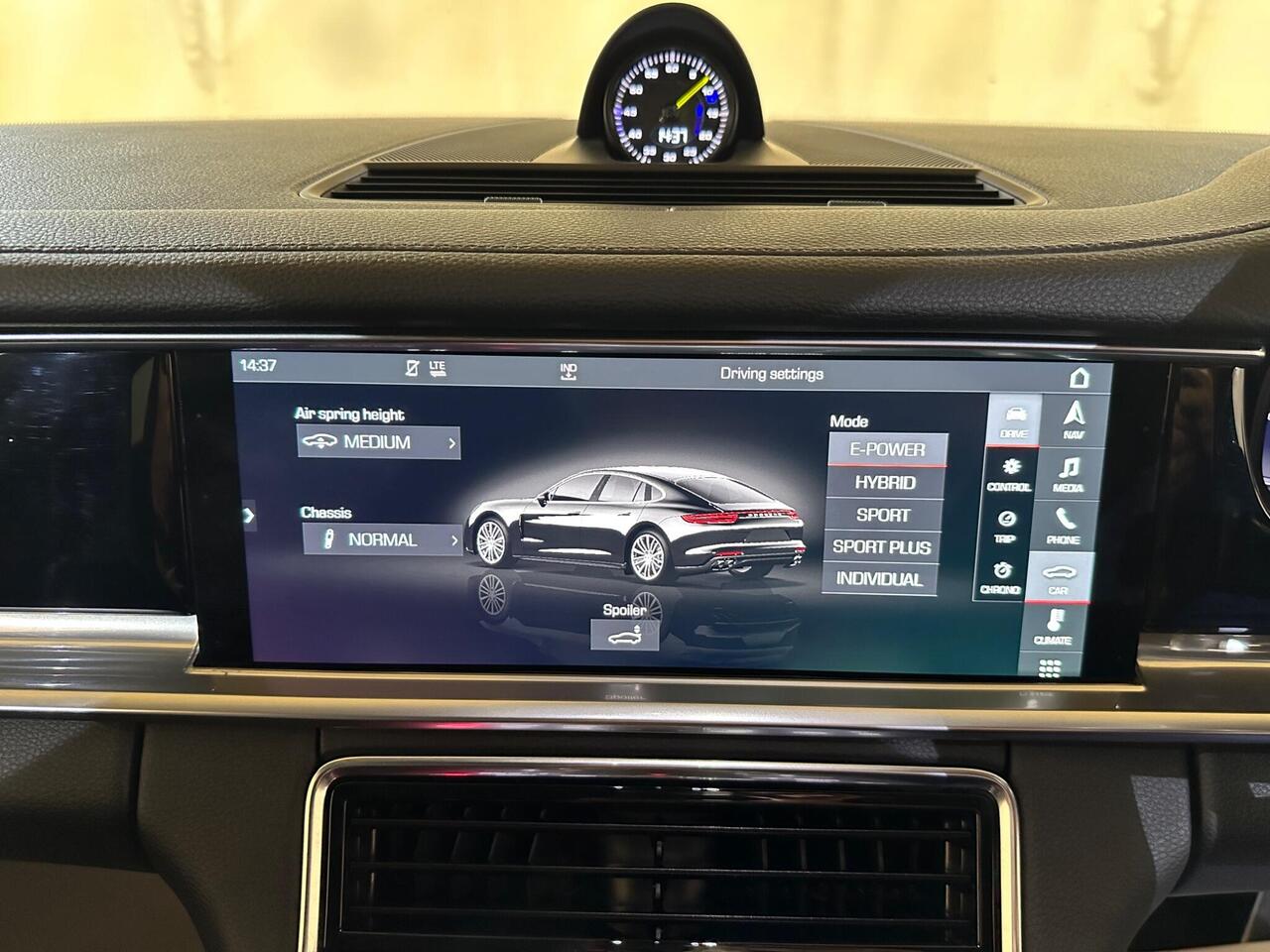 Porsche Panamera VU67KYG