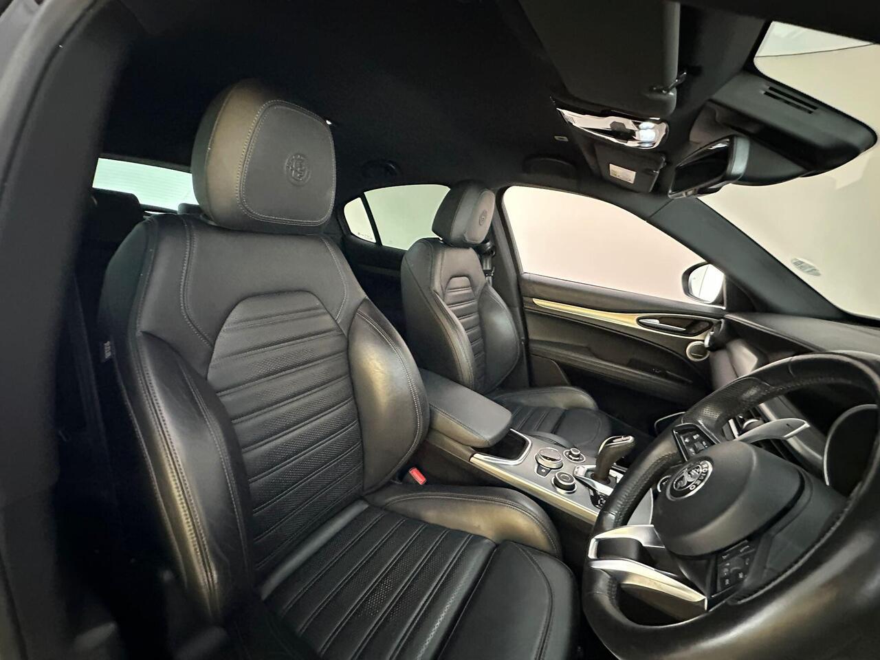 Alfa Romeo Stelvio AO70YYE