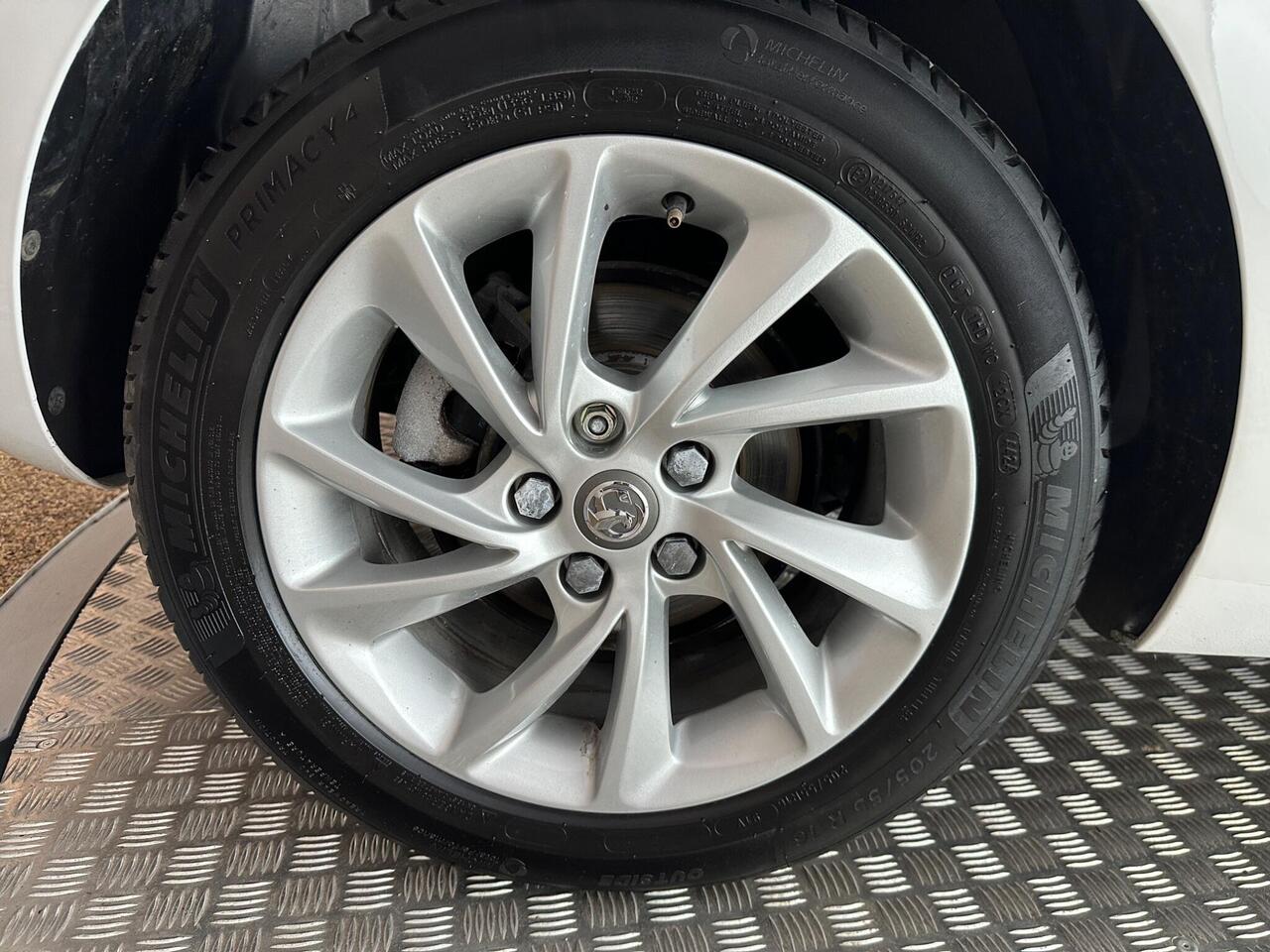 Vauxhall Astra DU70YZC