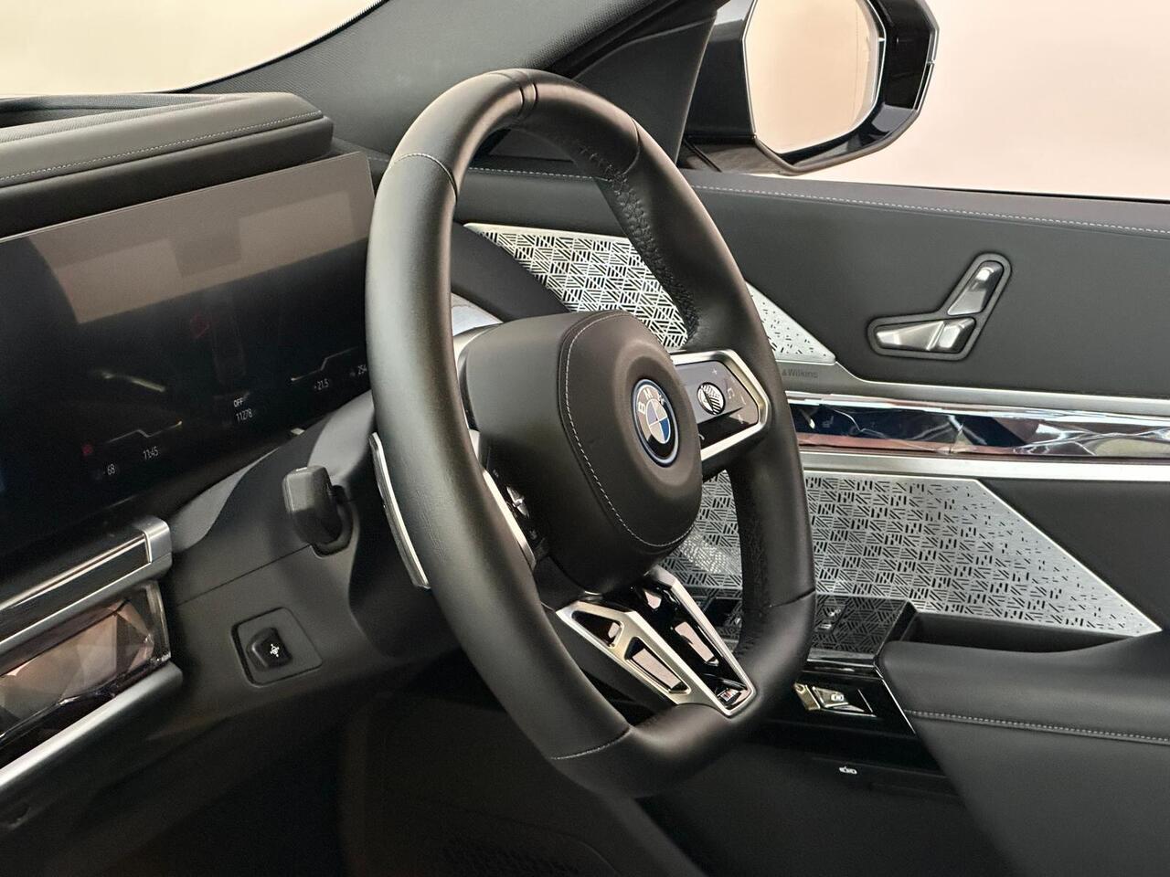 BMW i7 YF73FKE