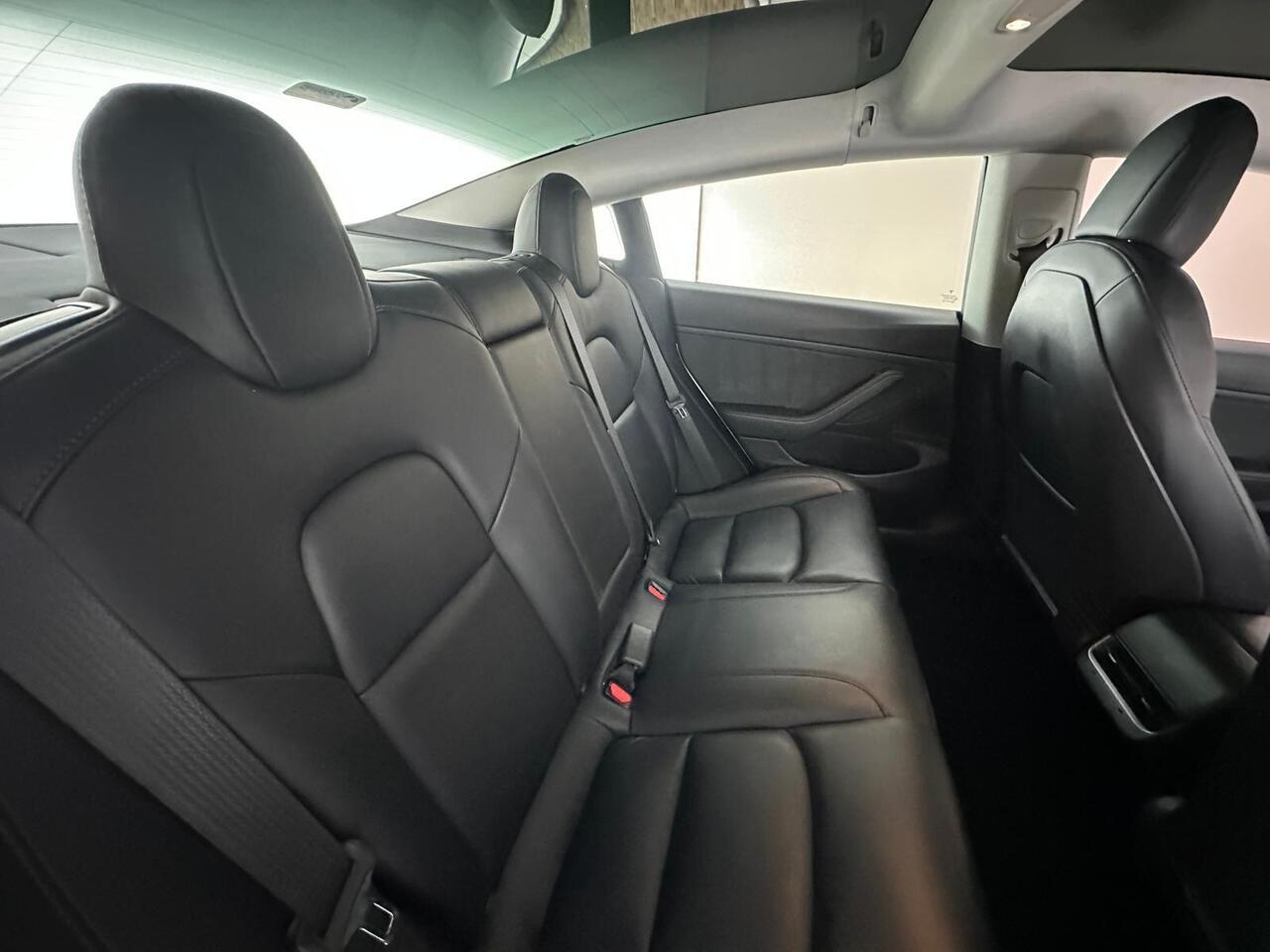 Tesla Model 3 LB70DKD